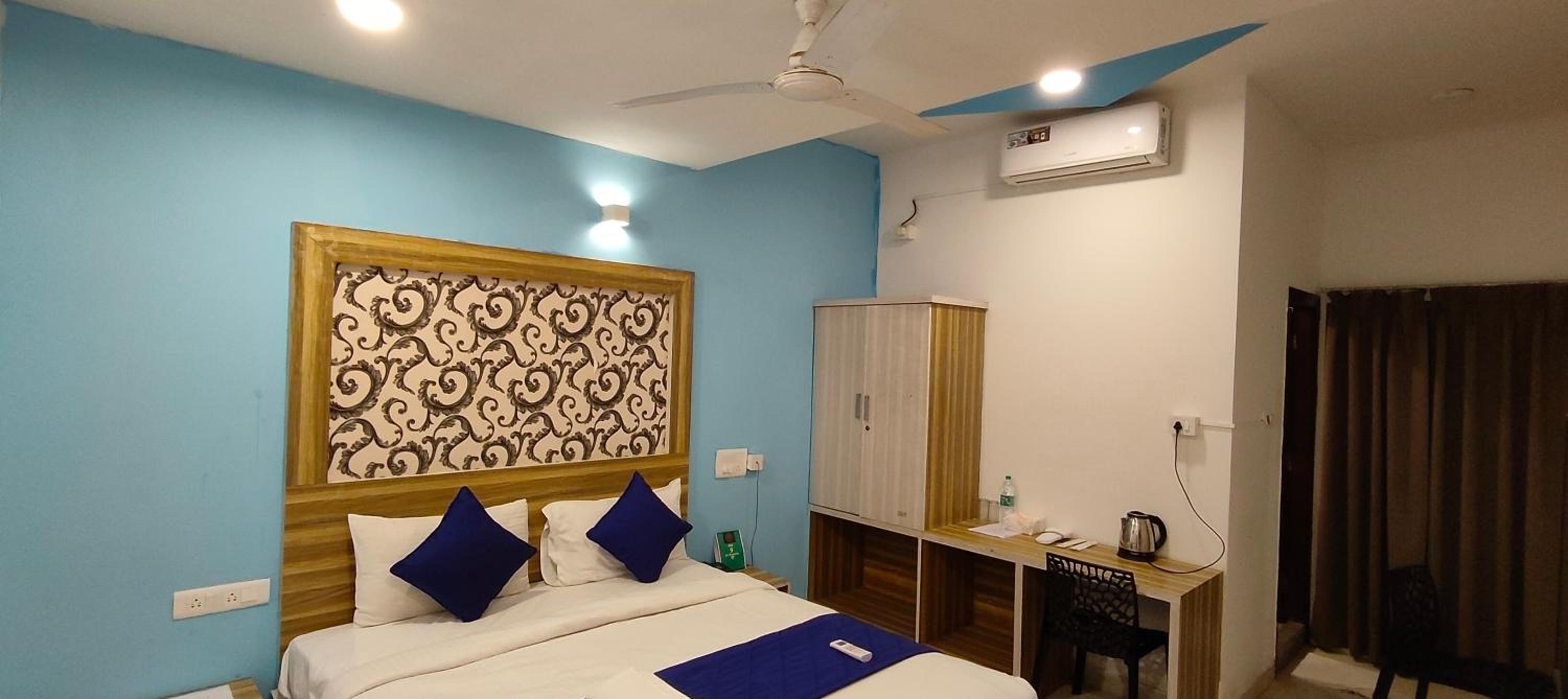 Deluxe Room - Photo 7