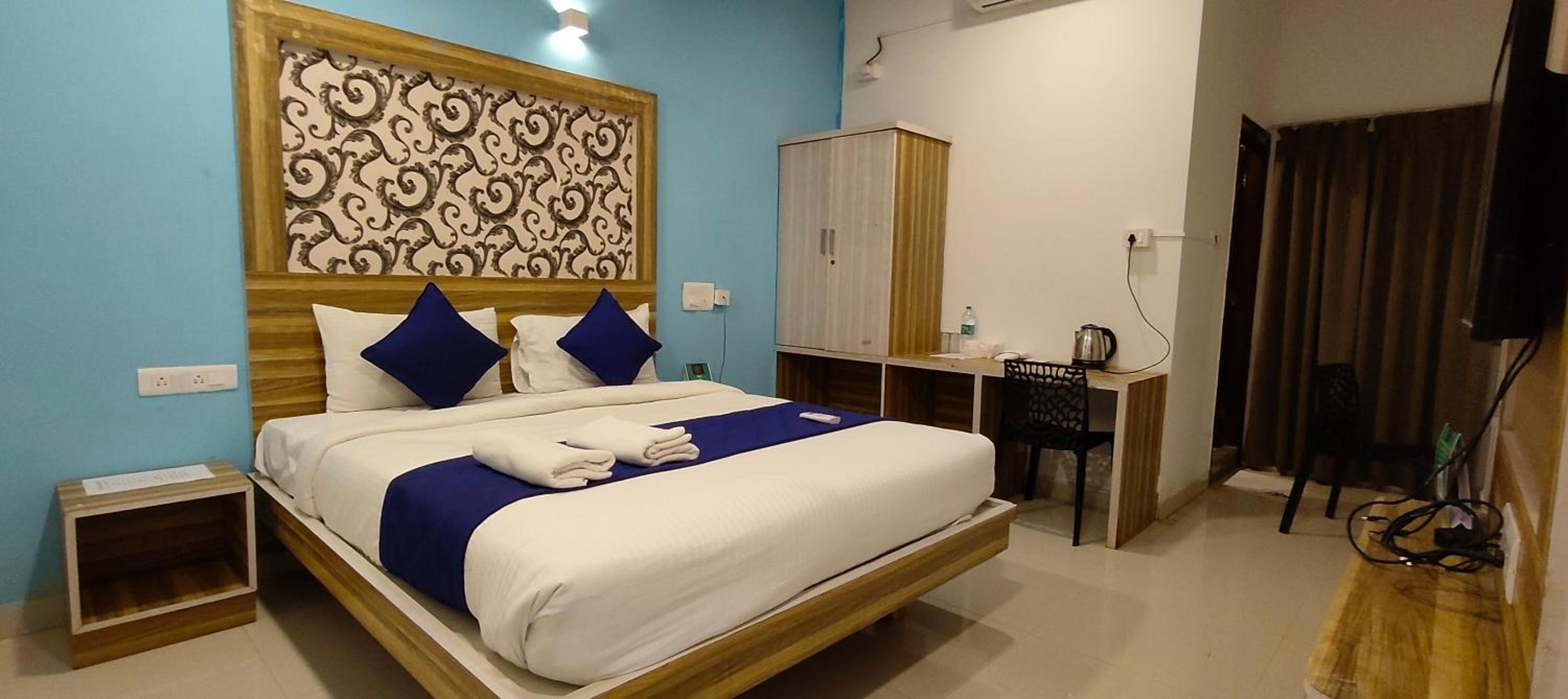 Deluxe Room - Photo 22