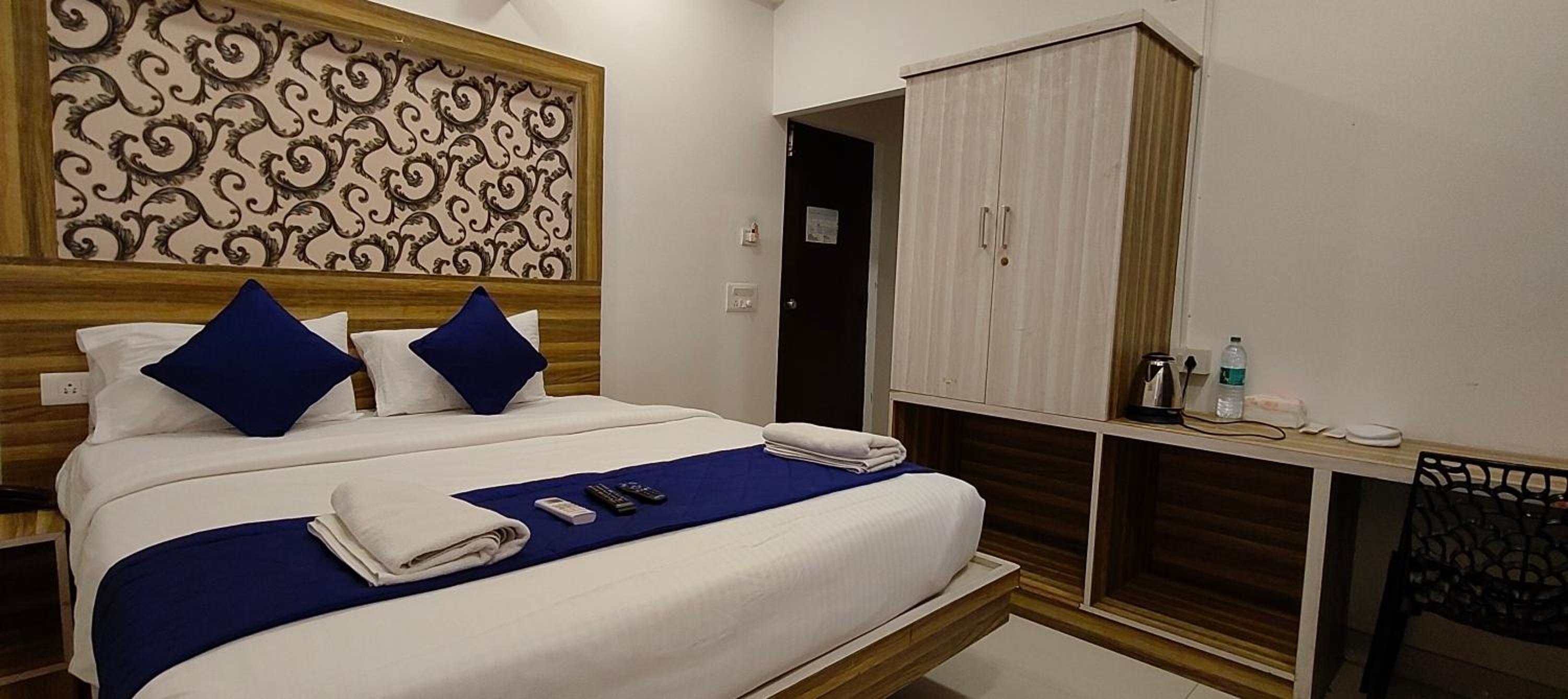 Deluxe Room - Photo 26