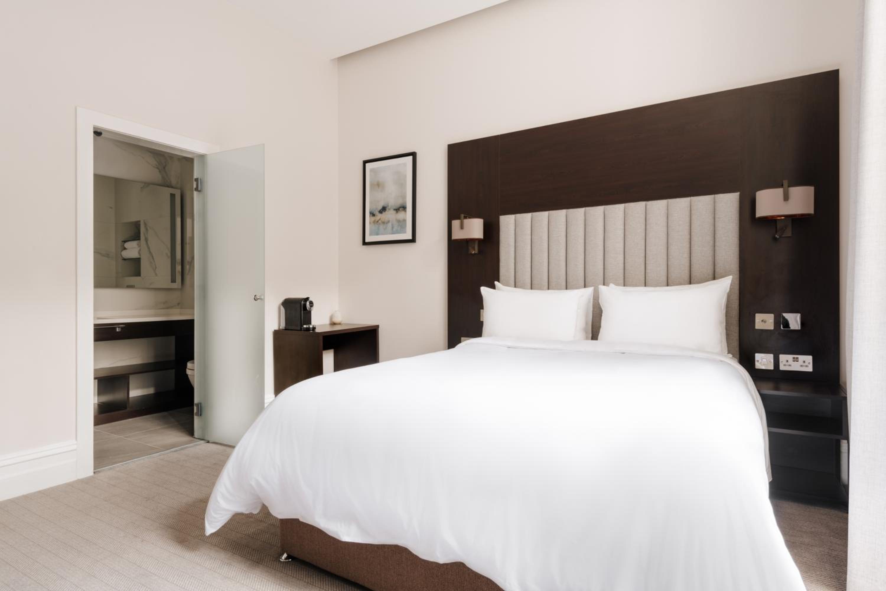 Deluxe King Room photo 3