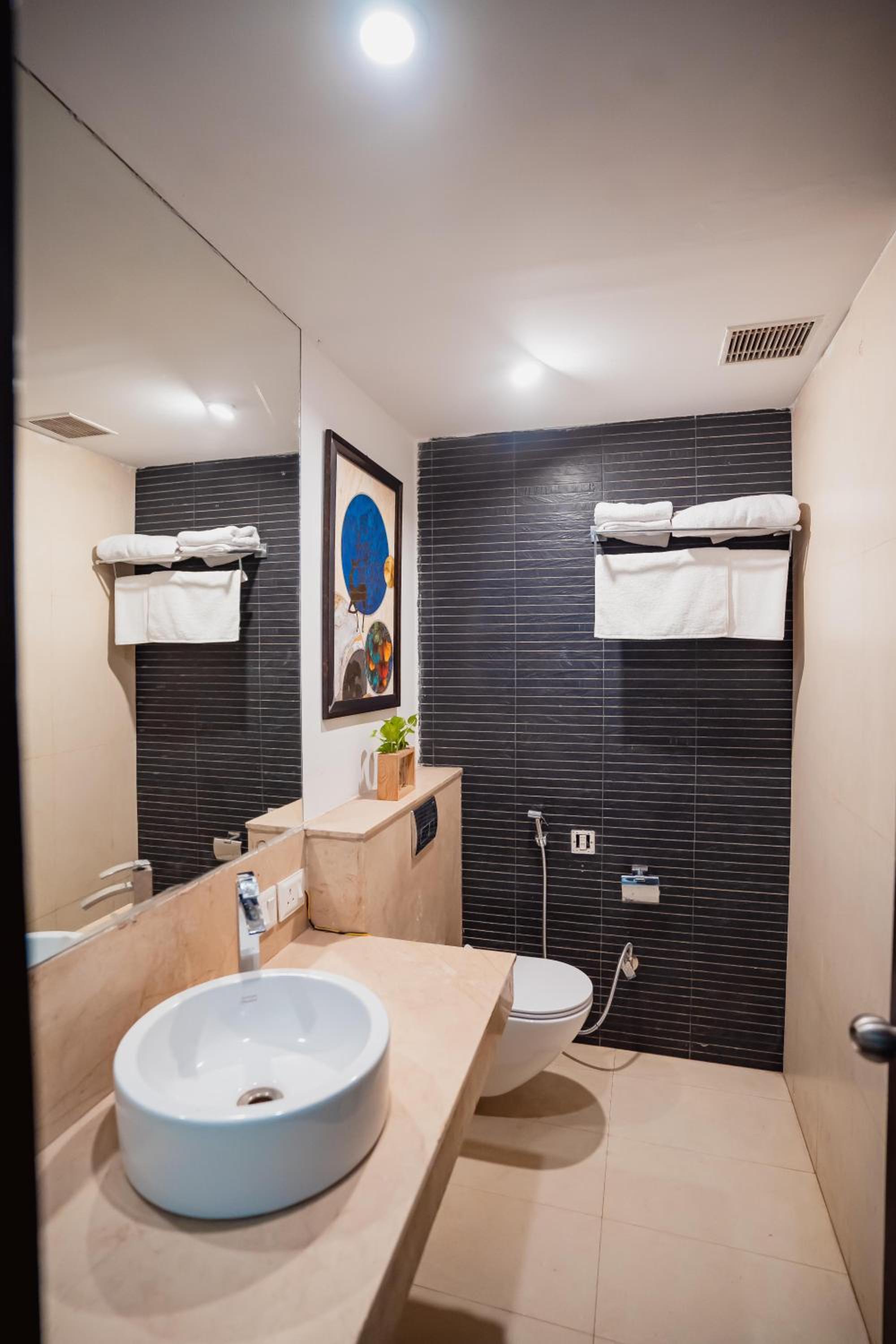 Superior Room with City View - Photo 6