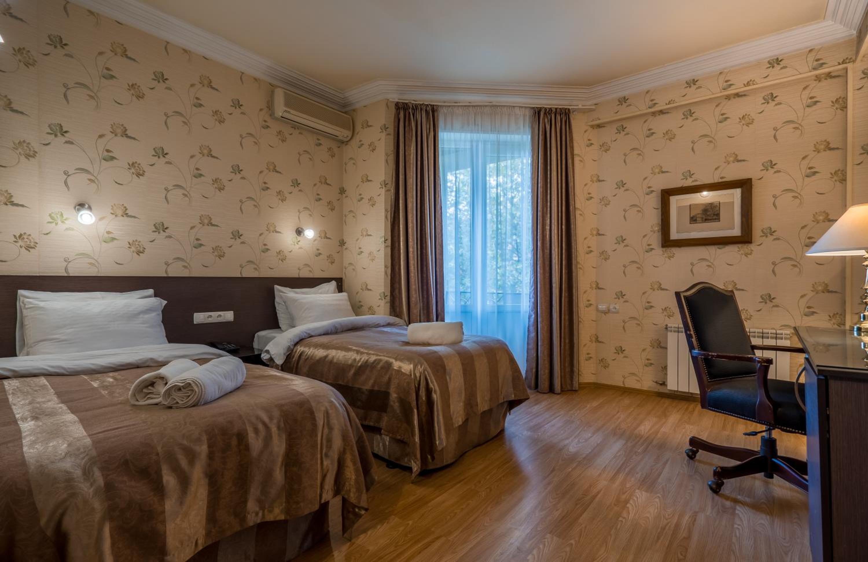 Standard Twin Room photo 2