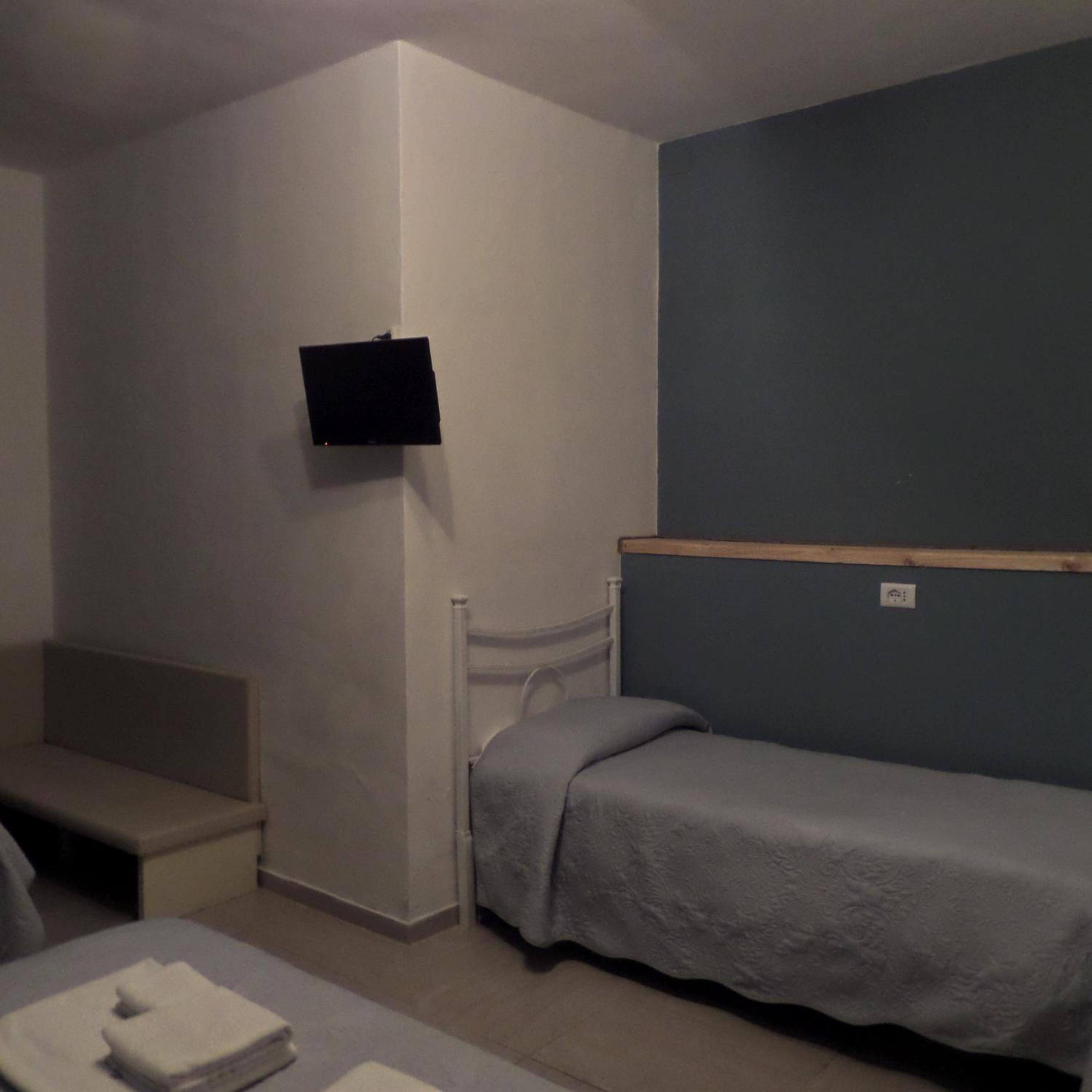 Quadruple Room - Photo 3