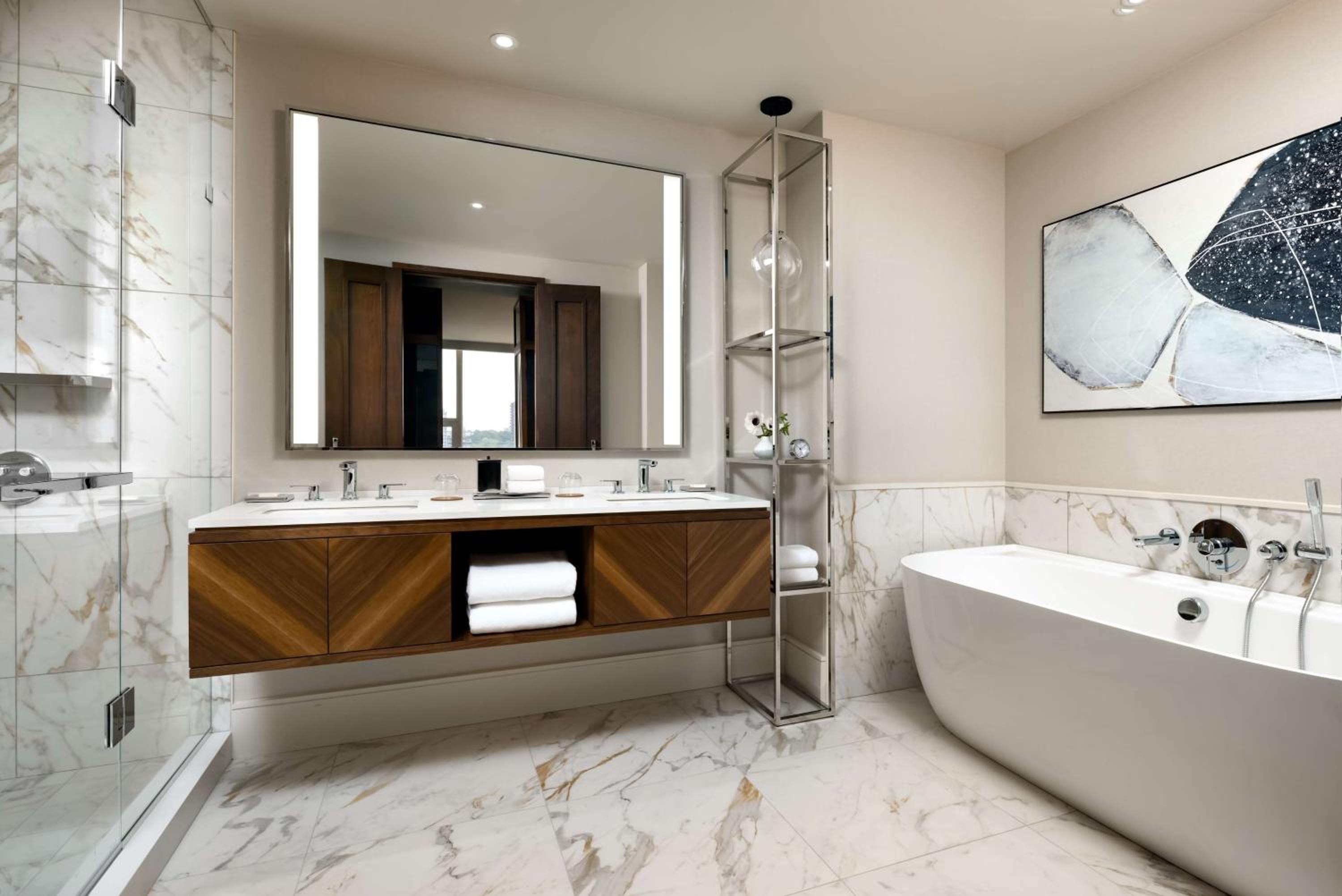 One-Bedroom Deluxe Corner Suite - High Floor
