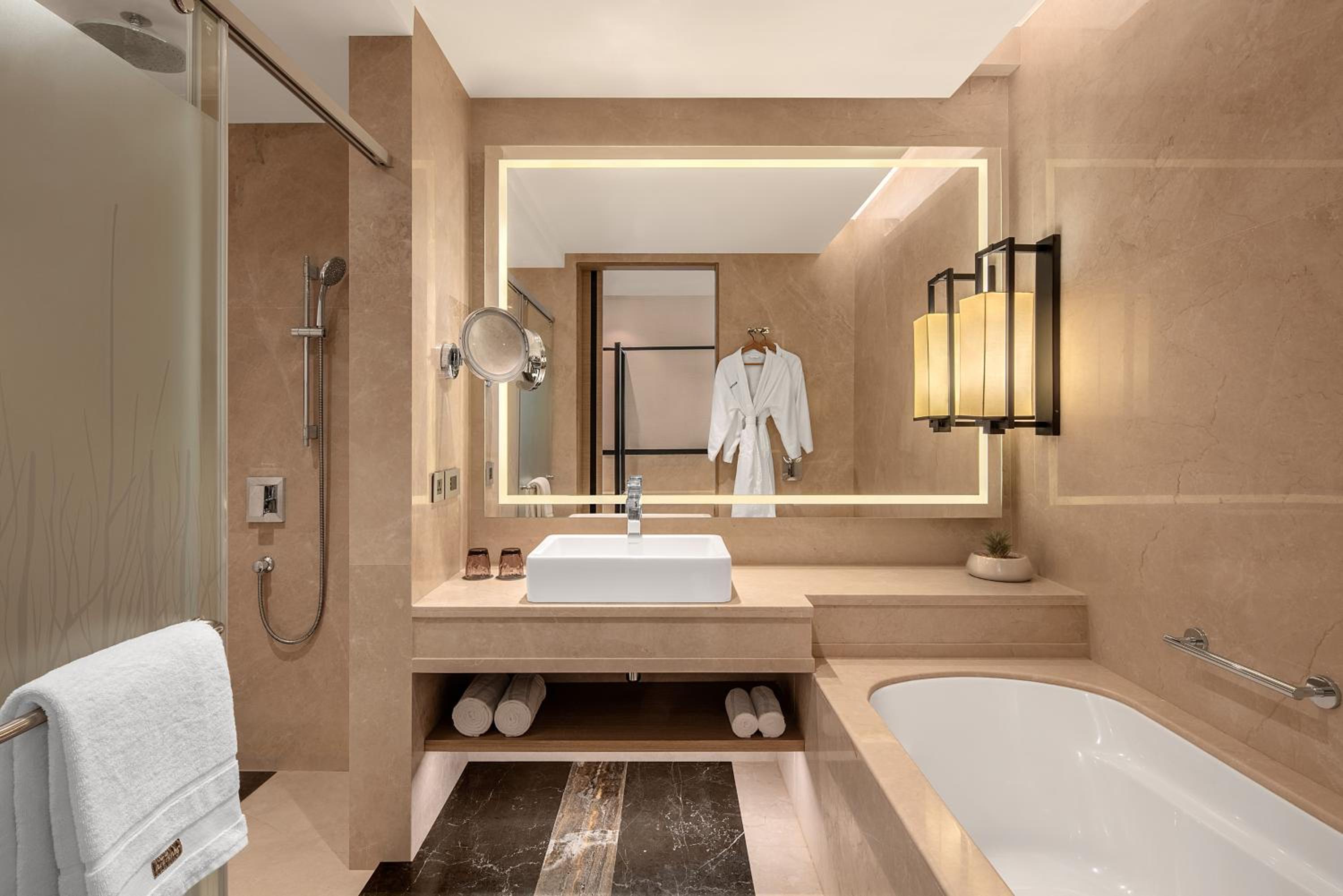 Deluxe Guest Room, 2 Queen Beds with Bathtub  - INR 1000 SPA Credit (Stay between Sunday to Thursday)  - Complimentary beer on arrival and free shuttle to the beach photo 2