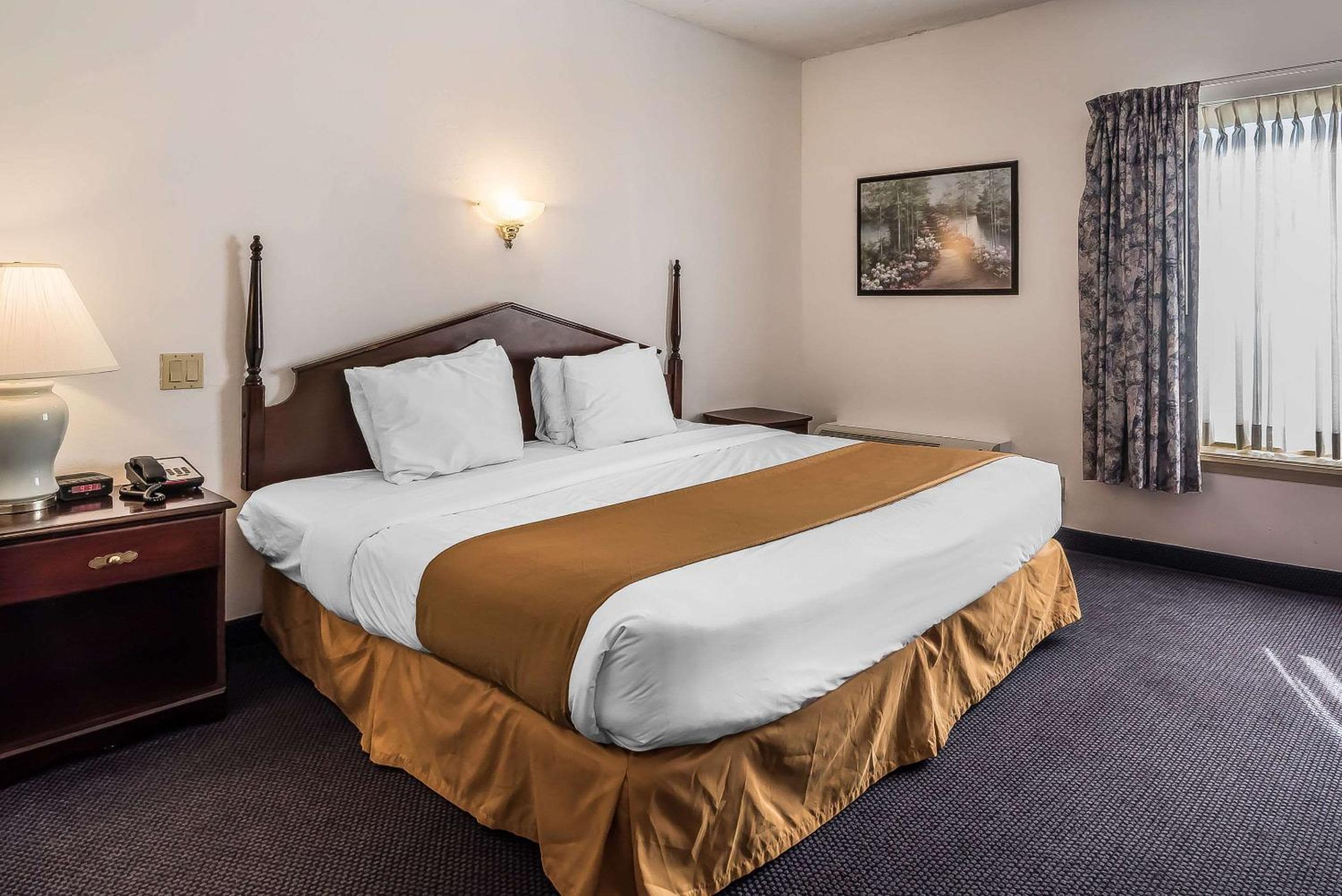 King Suite - Accessible/Non-Smoking photo 1