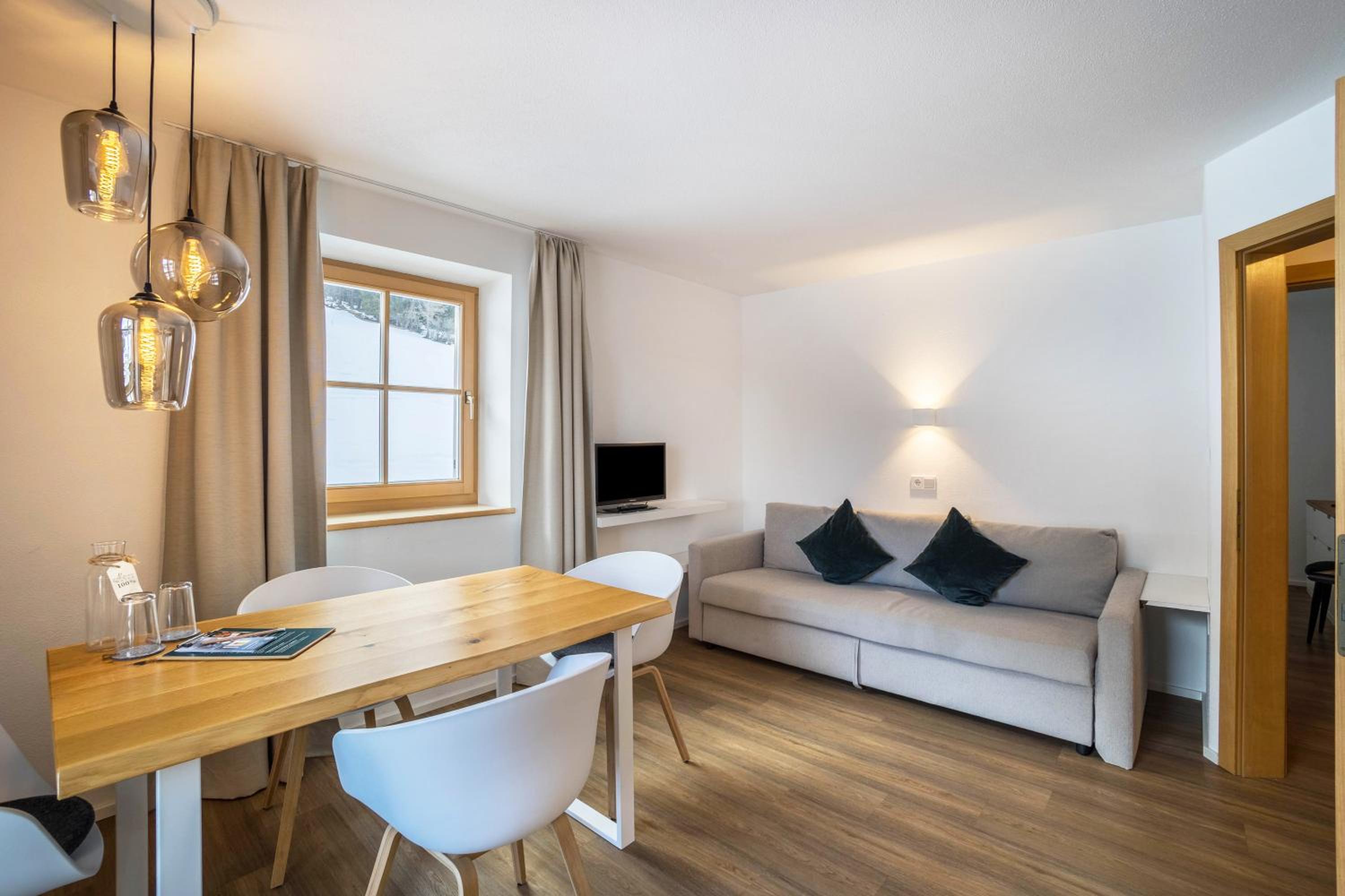 Superior One-Bedroom Apartment with Balcony