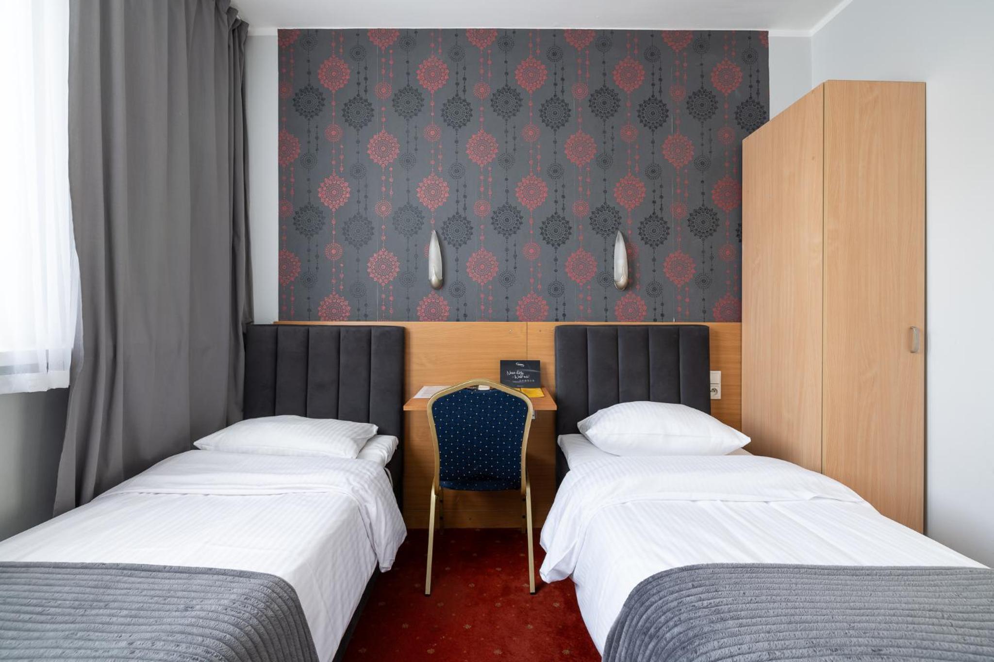 Twin Room - Photo 13