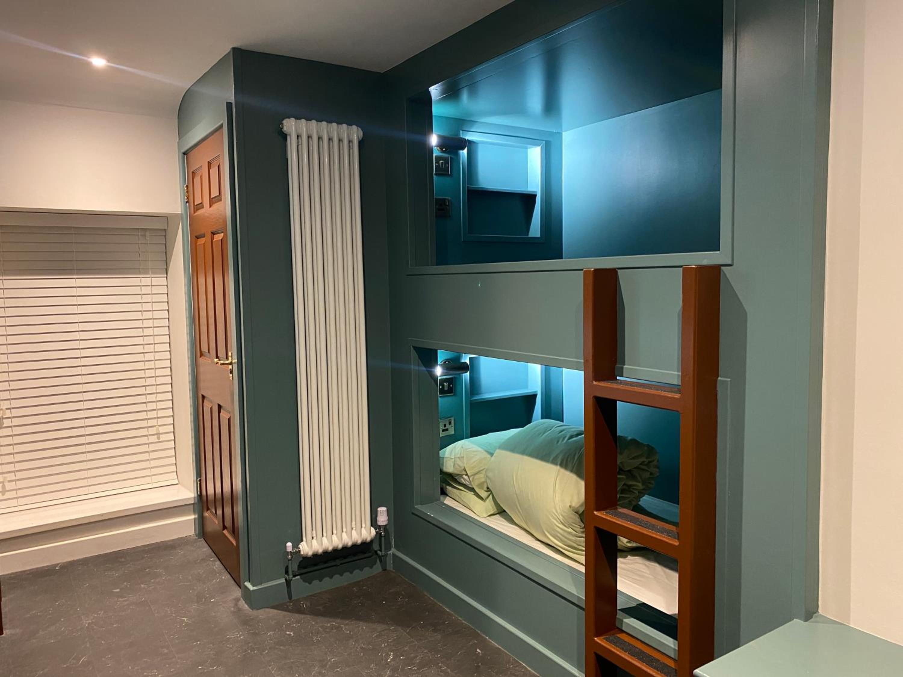 6-Bed Mixed Dormitory Room photo 2
