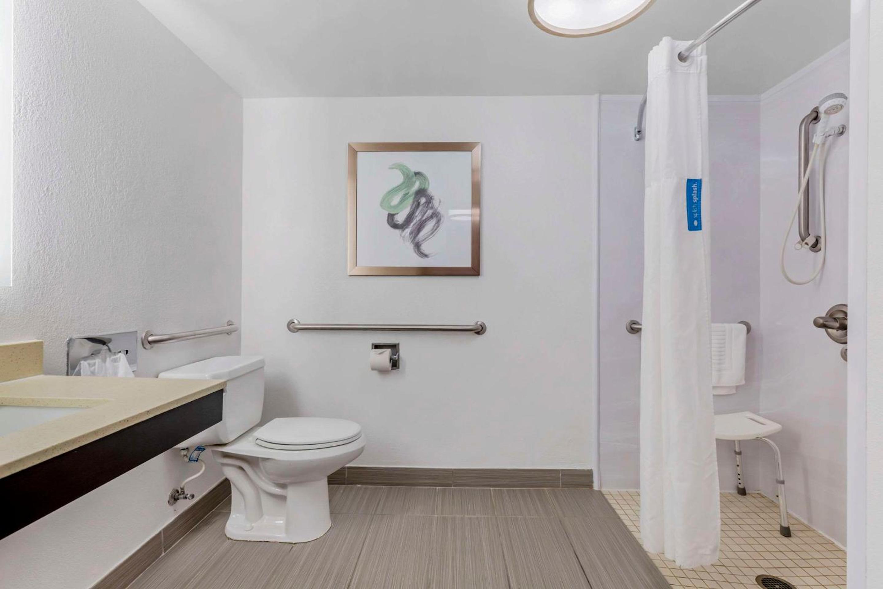 King Room with Roll-In Shower - Disability Access/Non Smoking