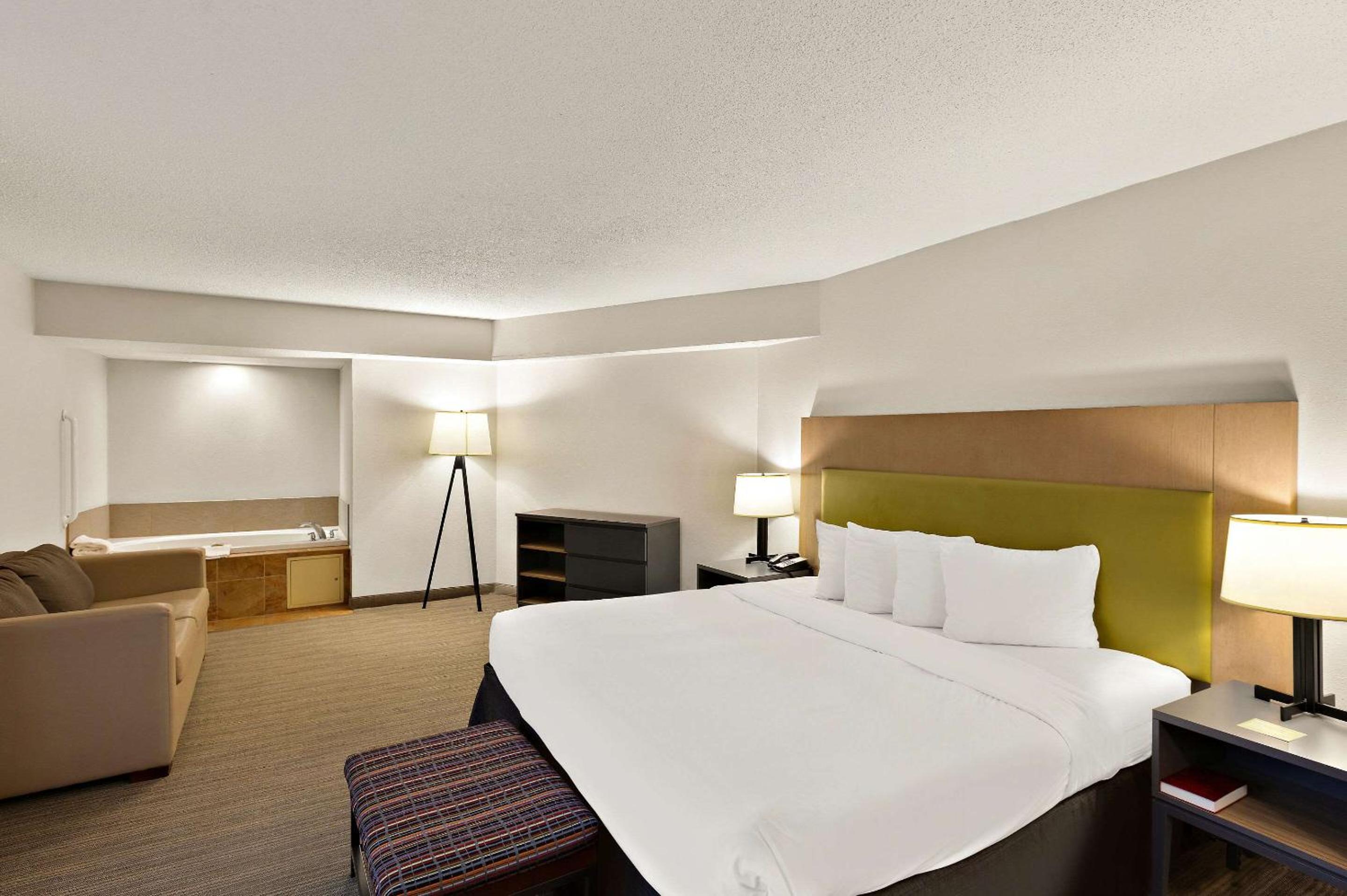 King Suite with Whirlpool and Roll-in Shower - Photo 2