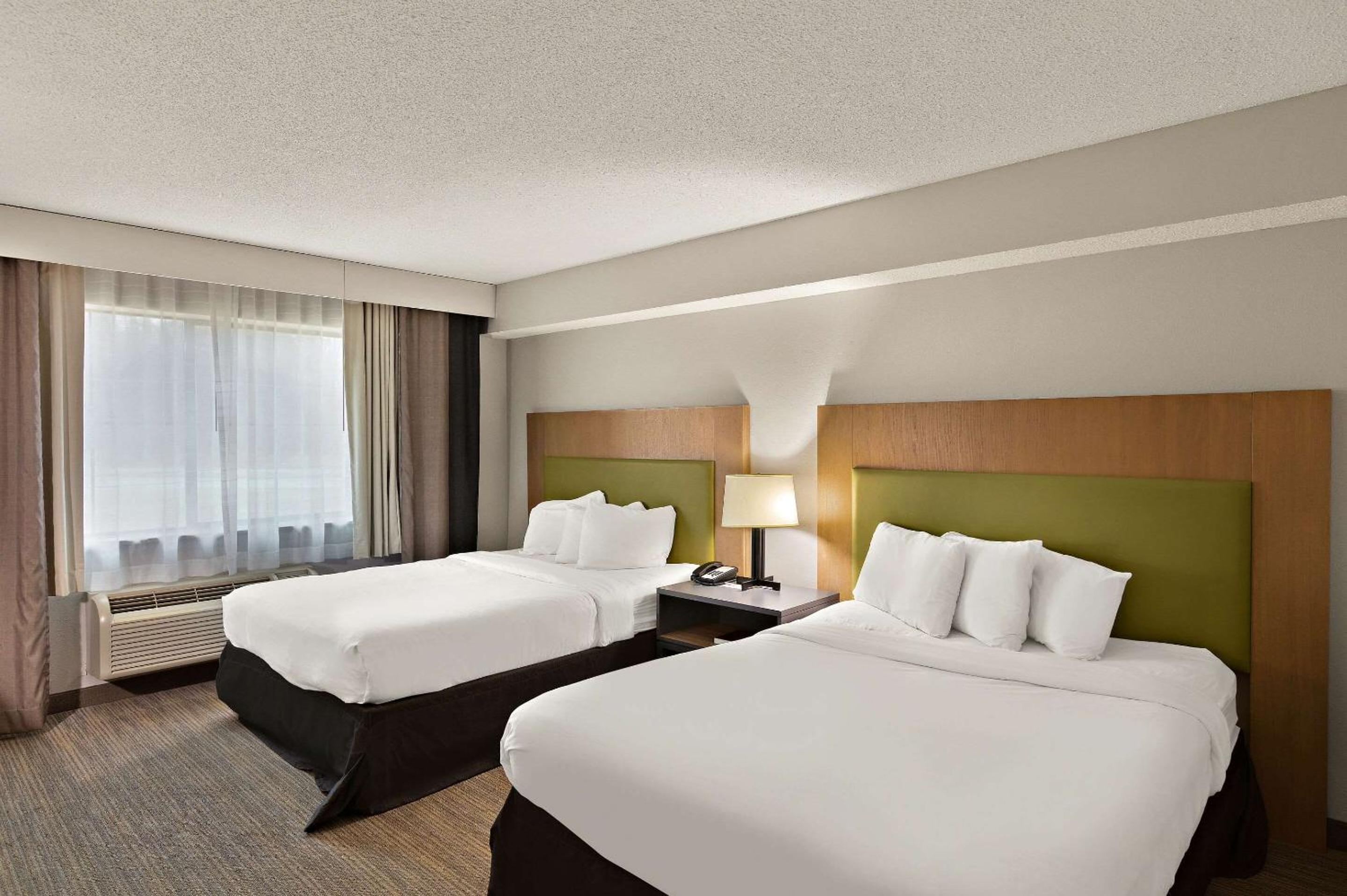 Queen Room with Two Queen Beds - Photo 1