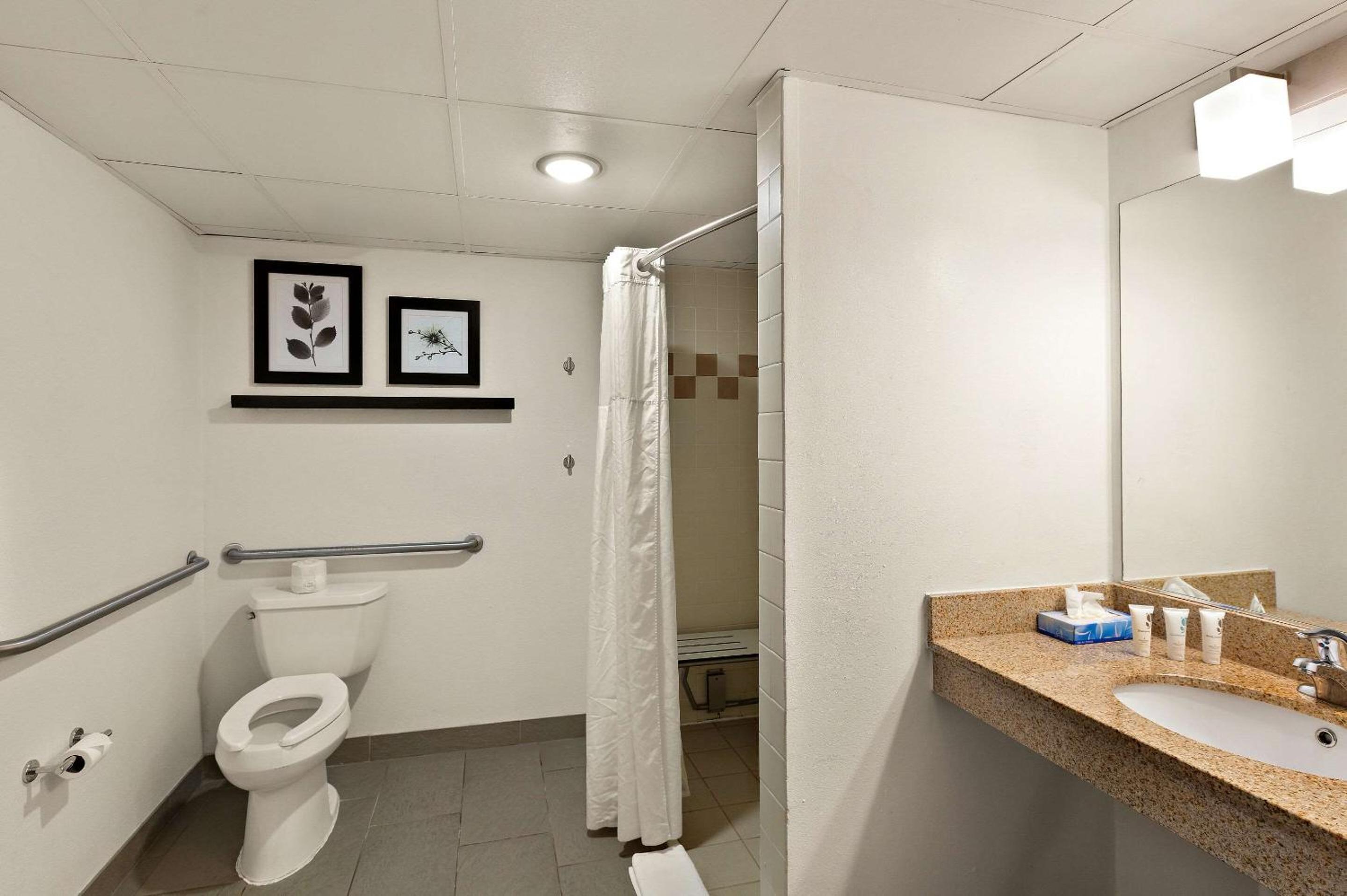 Queen Room with Two Queen Beds and Roll-In Shower - Photo 3