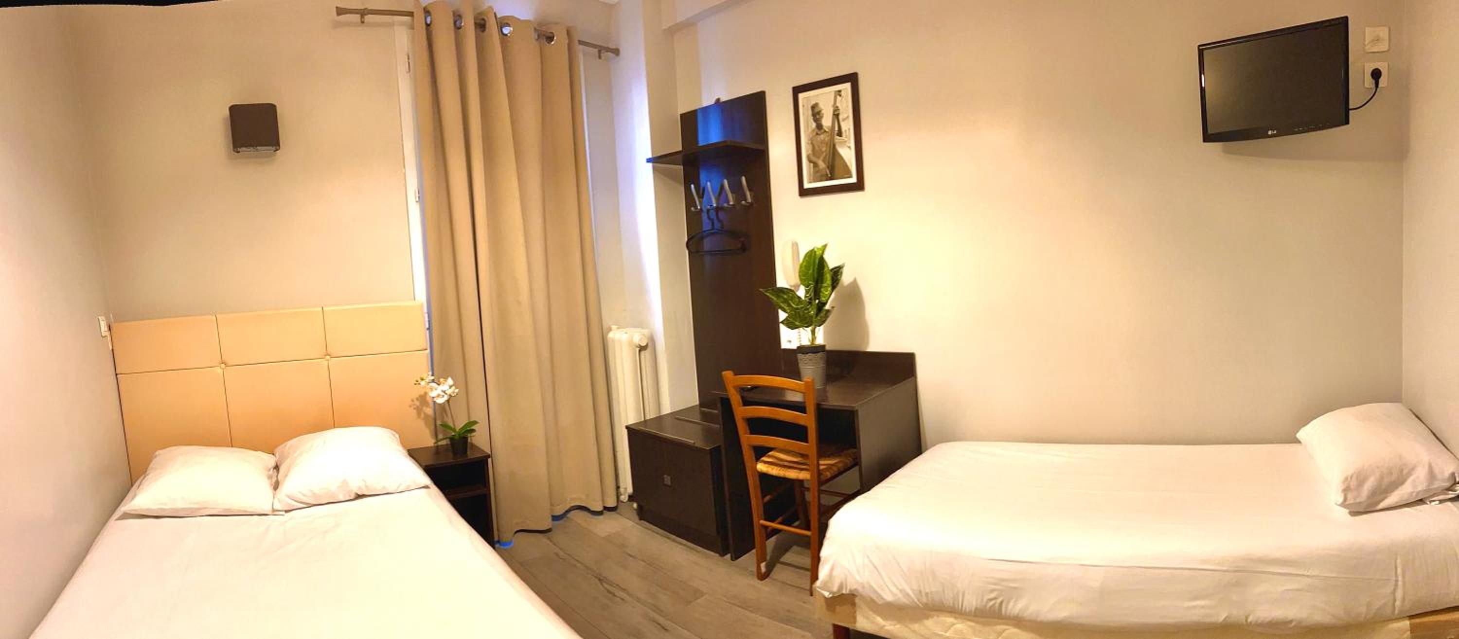 Single Room with Shared Bathroom photo 1
