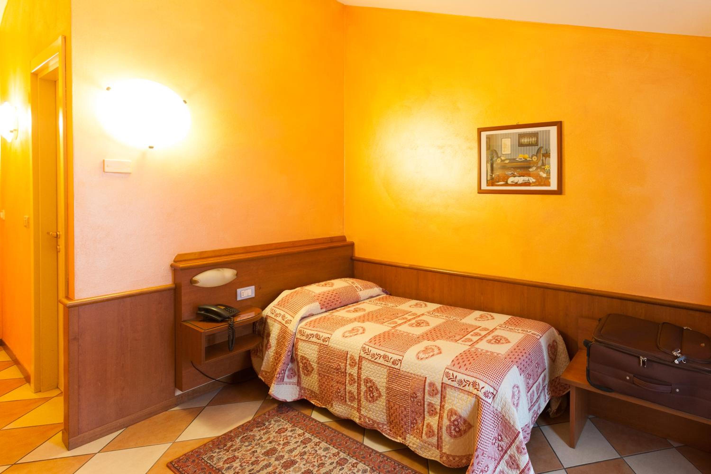 Single Room photo 1