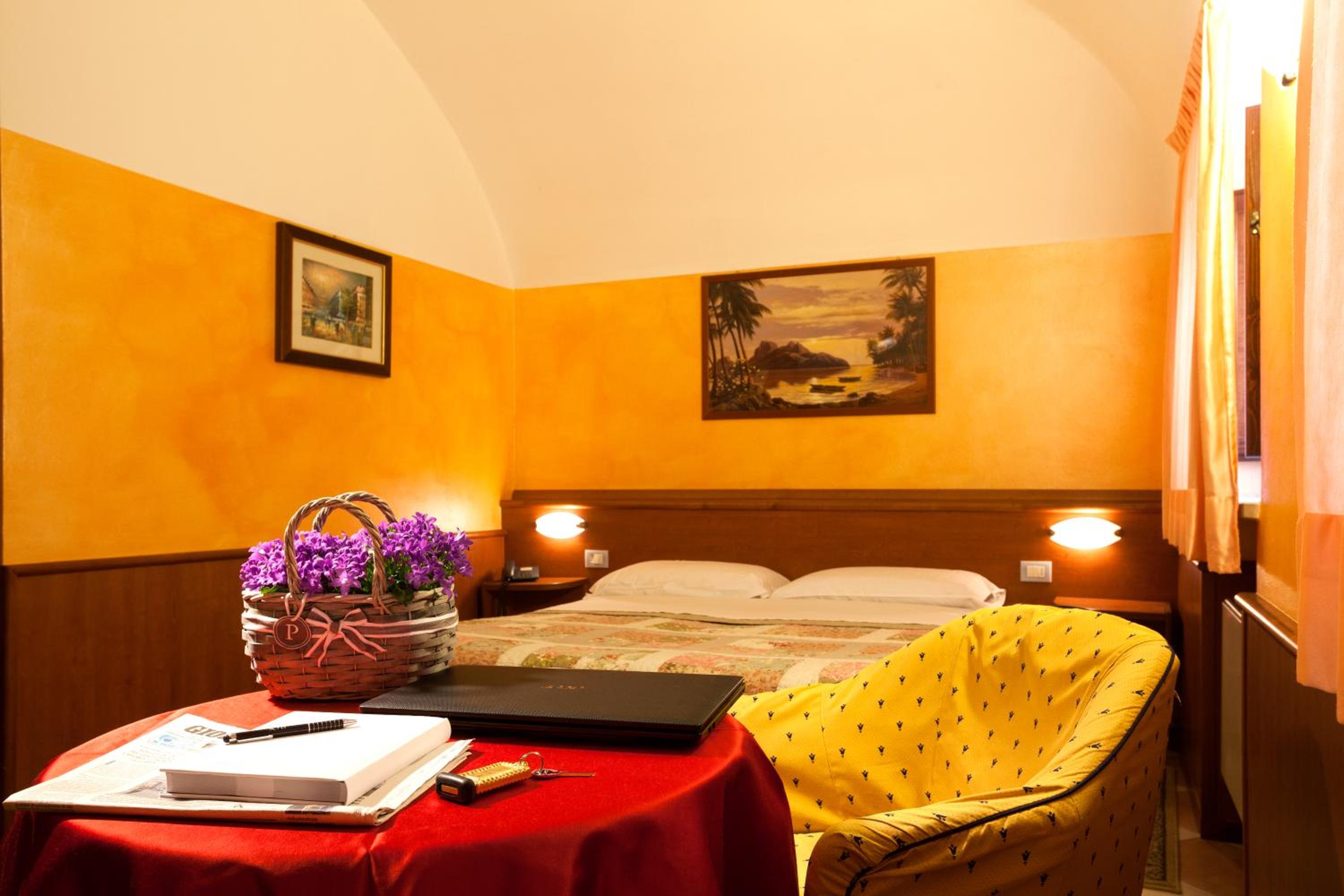 Double Room - Photo 6