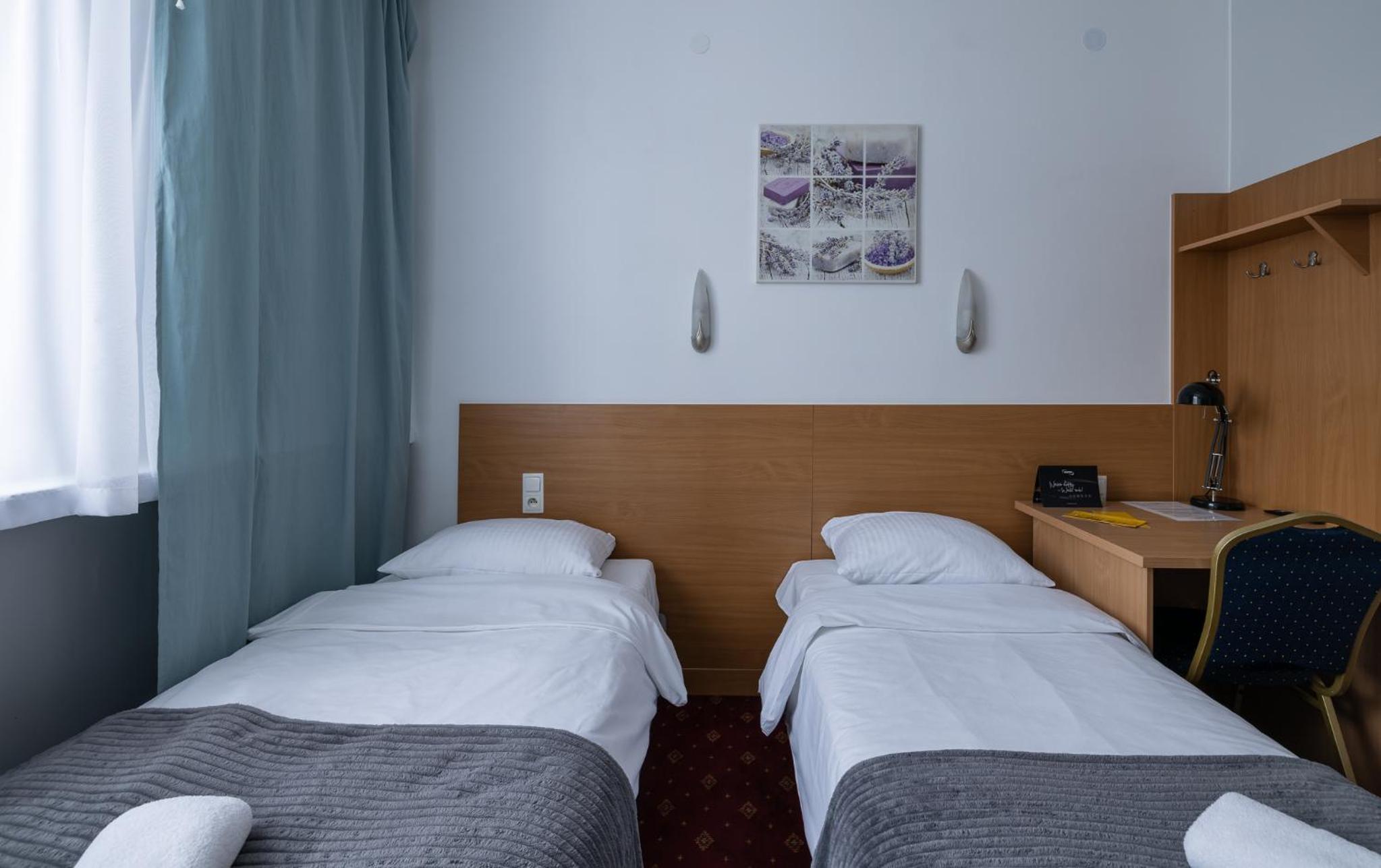 Twin Room - Photo 7