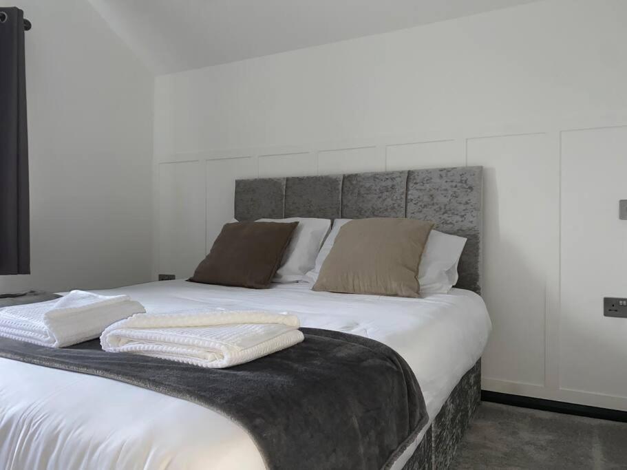 Three-Bedroom House photo 3