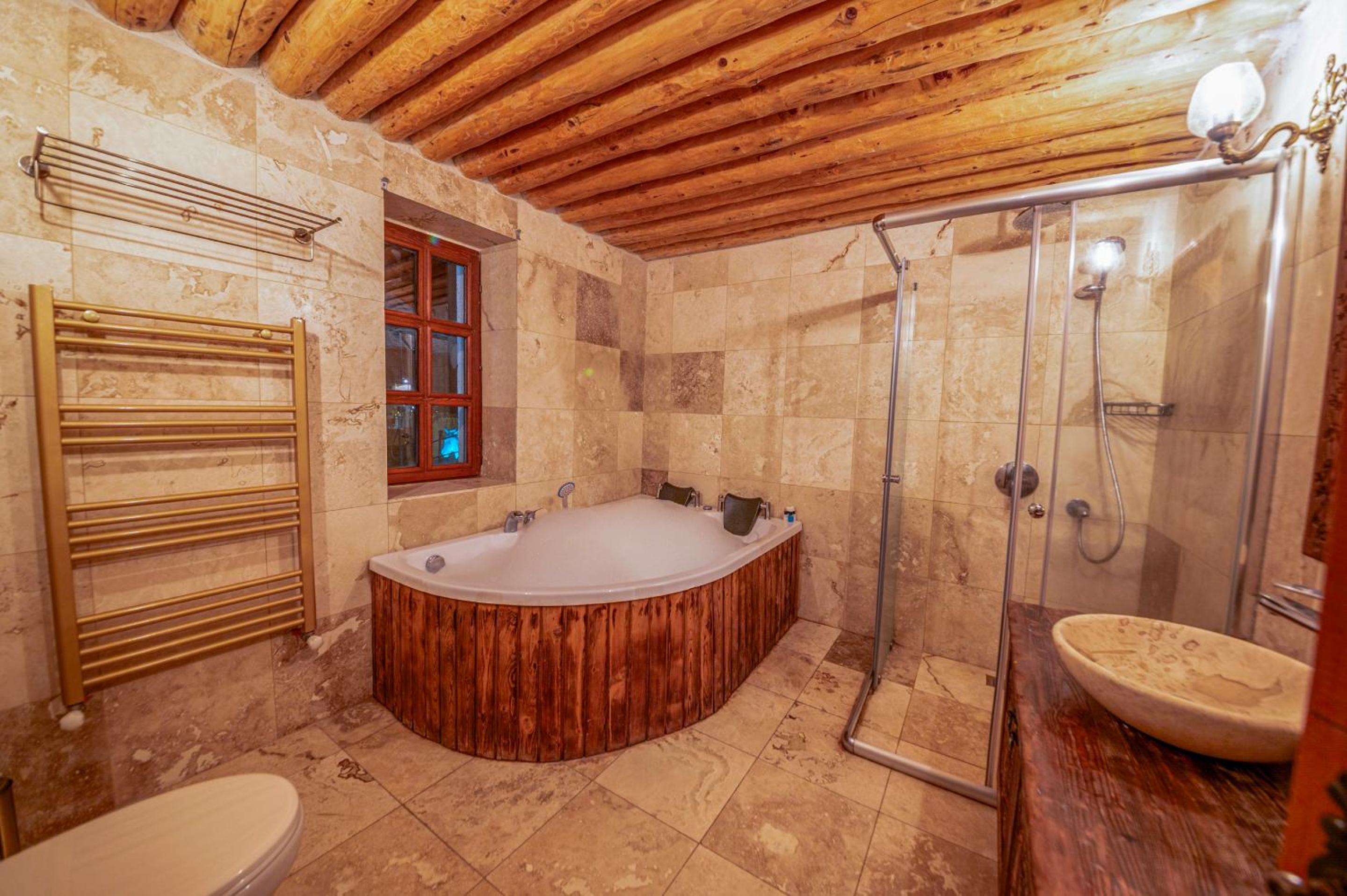 Queen Suite with Pool View - Photo 16