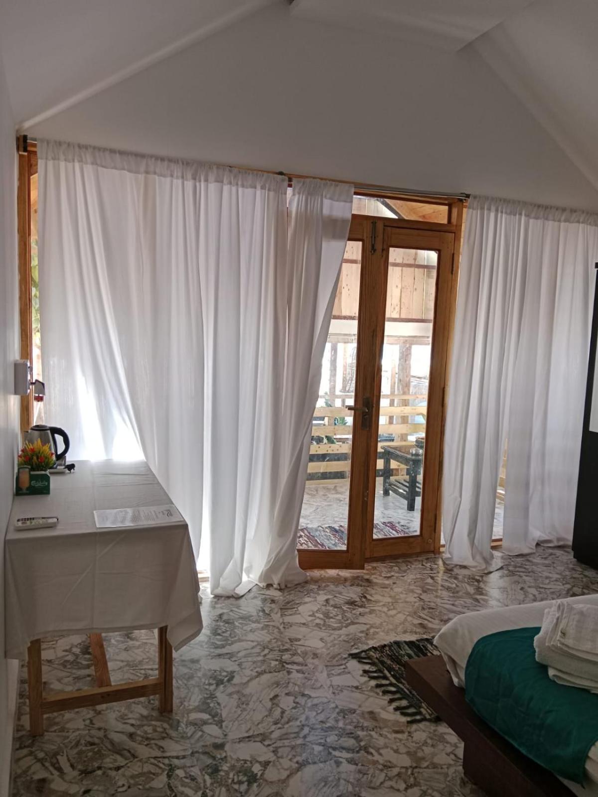 Deluxe Double Room with Side Sea View