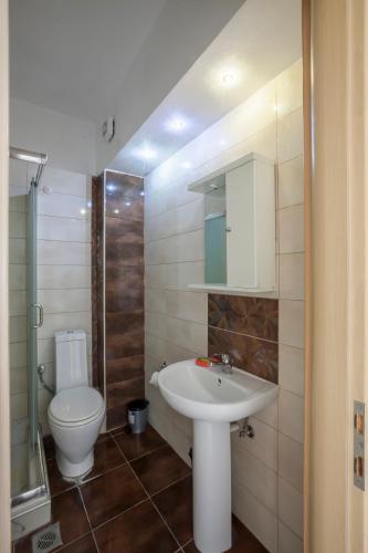 Two-Bedroom Apartment - Photo 25