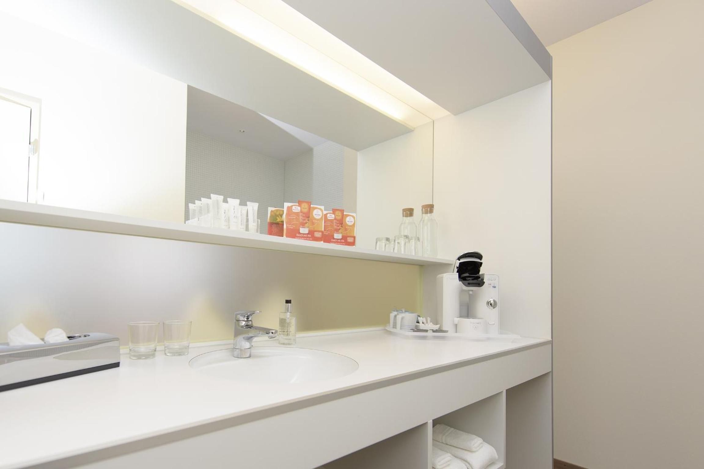 Standard Double Room - Photo 15