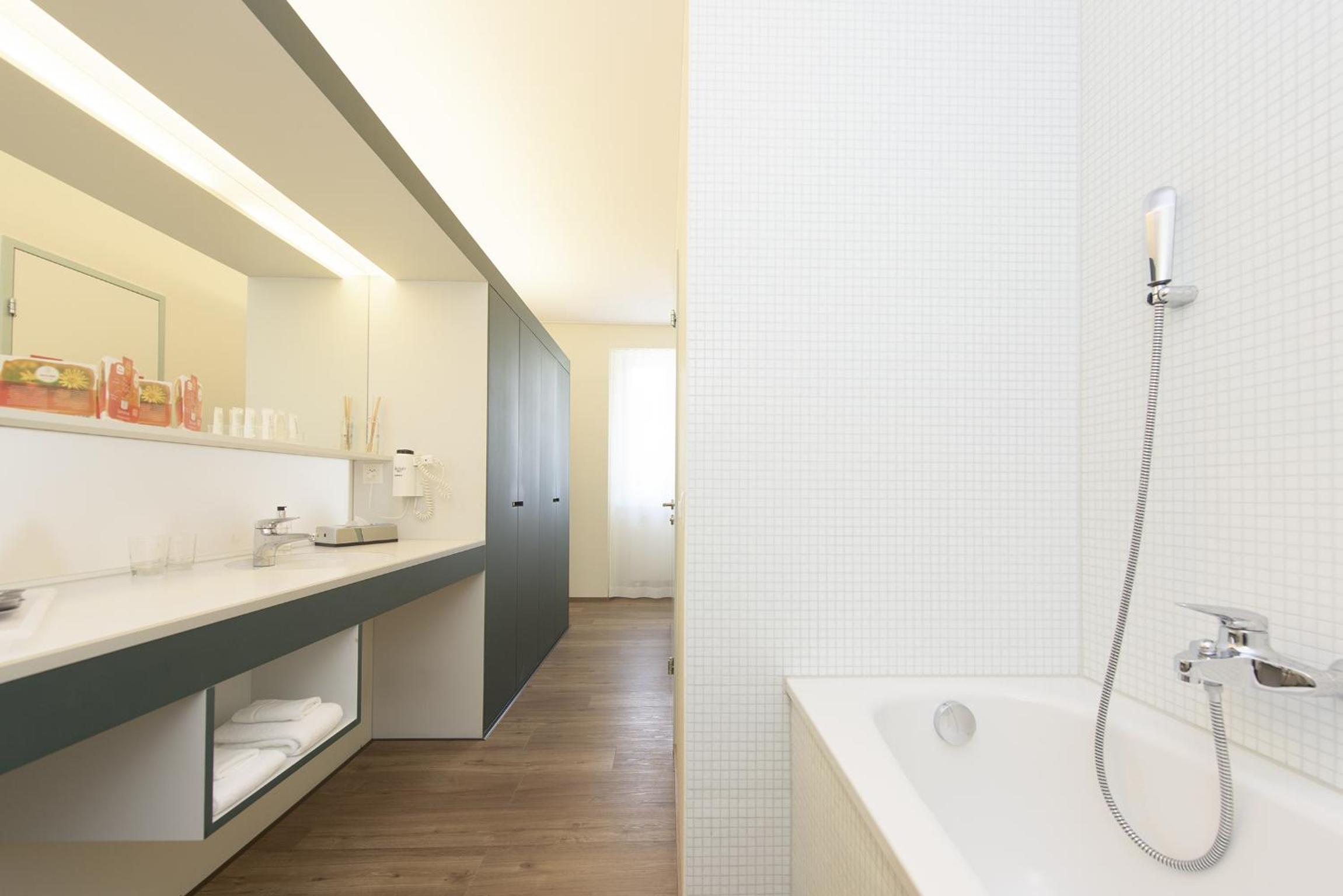 Standard Double Room - Photo 20