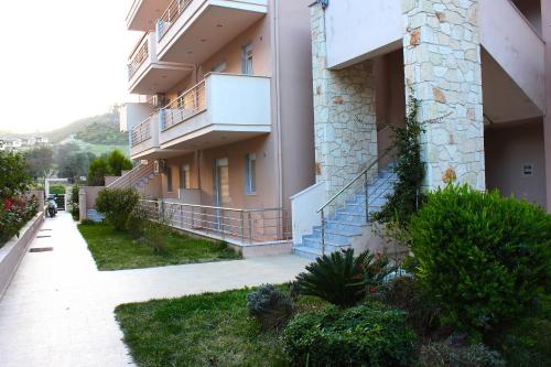 Two-Bedroom Apartment - Photo 3