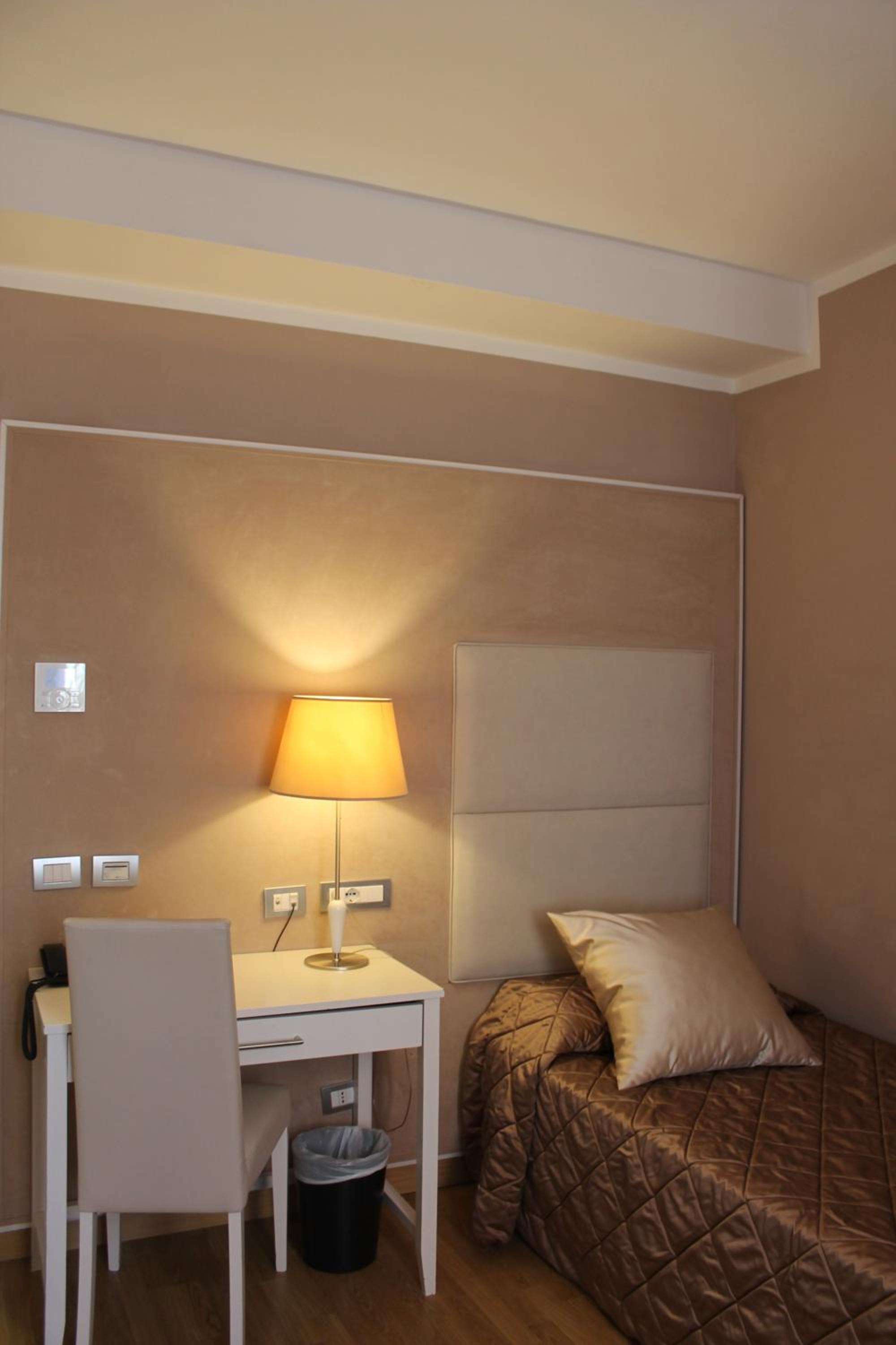 Single Room photo 3