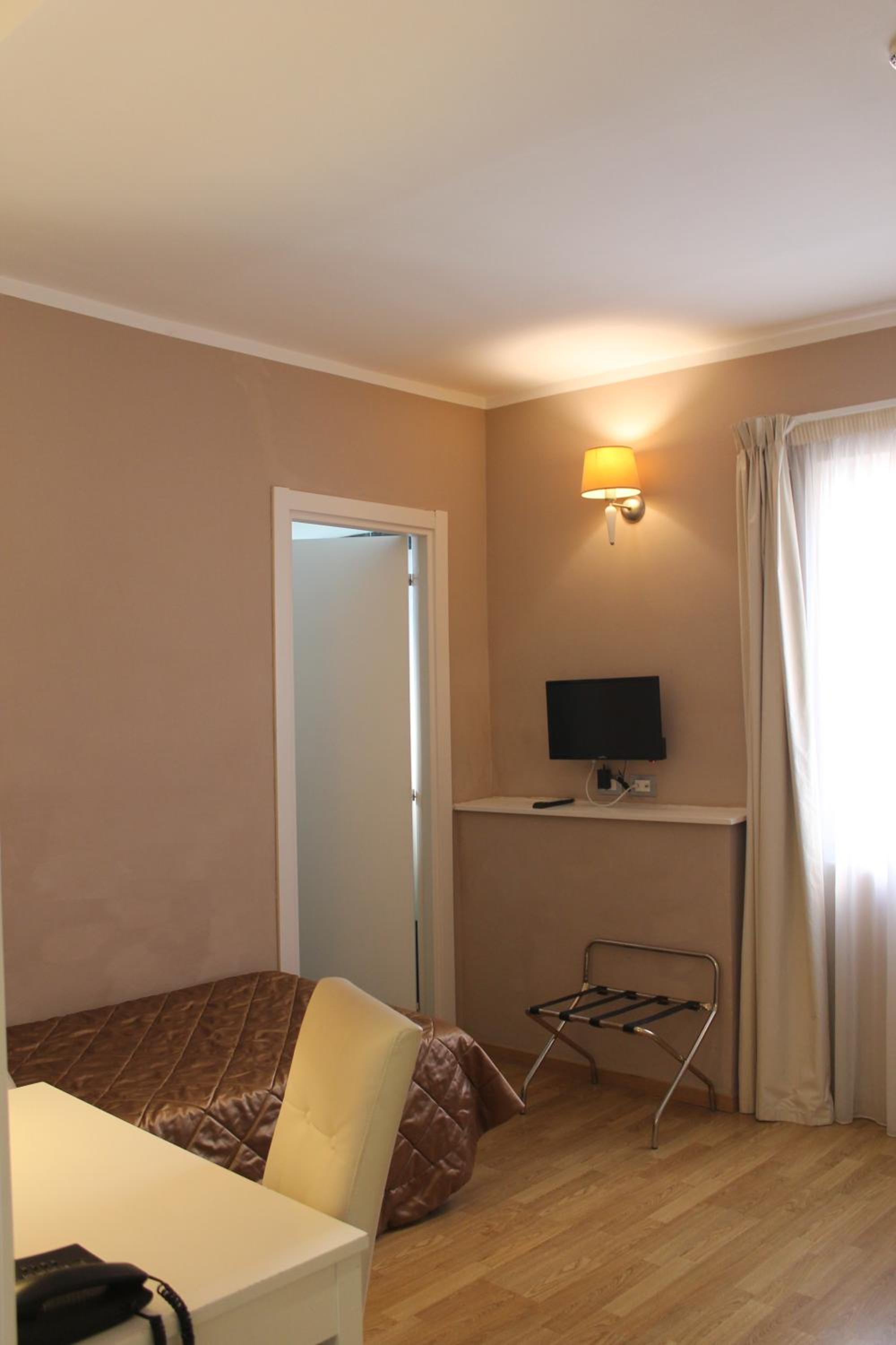 Single Room photo 2