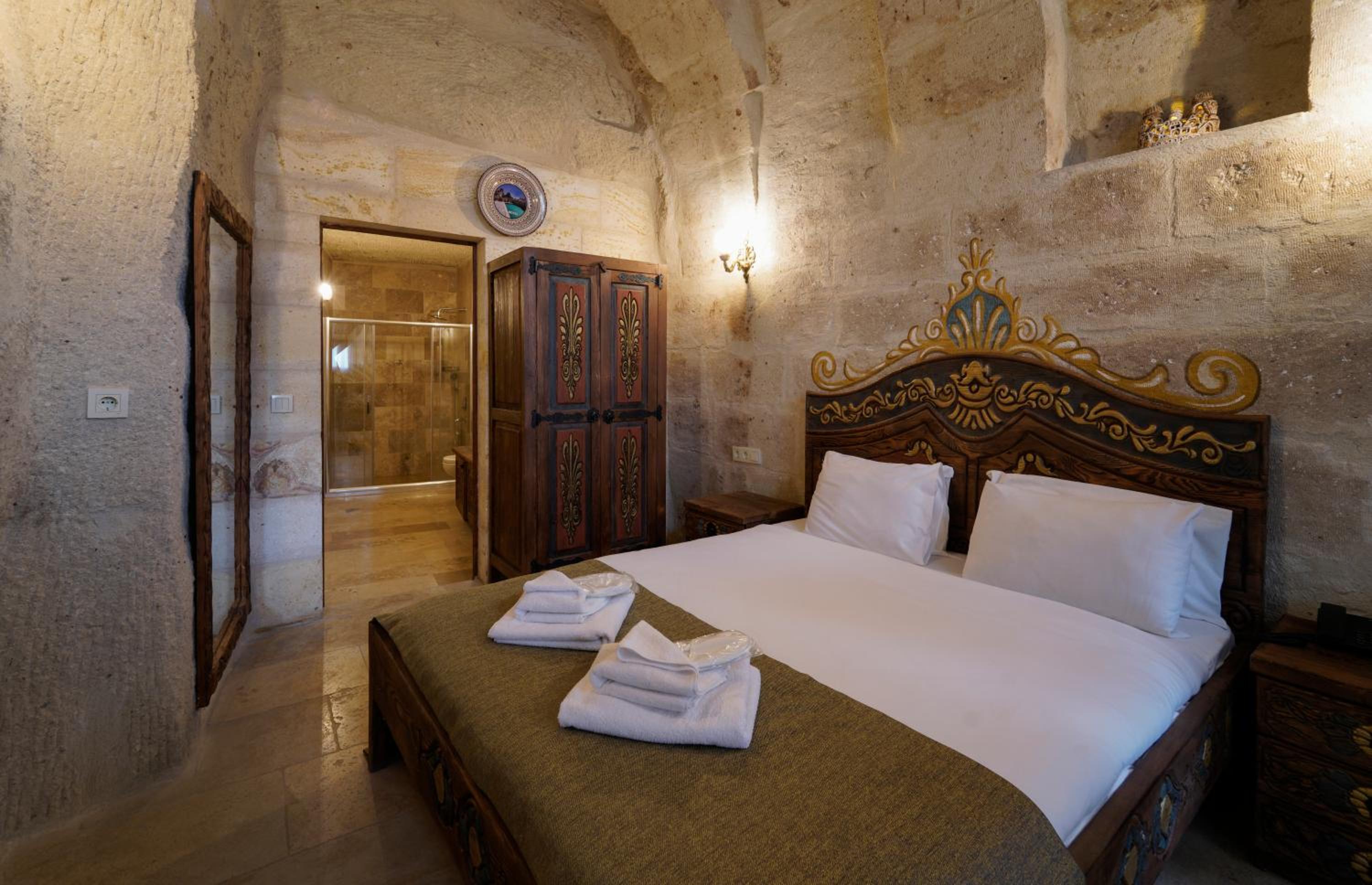 Standard Double Room - Photo 12