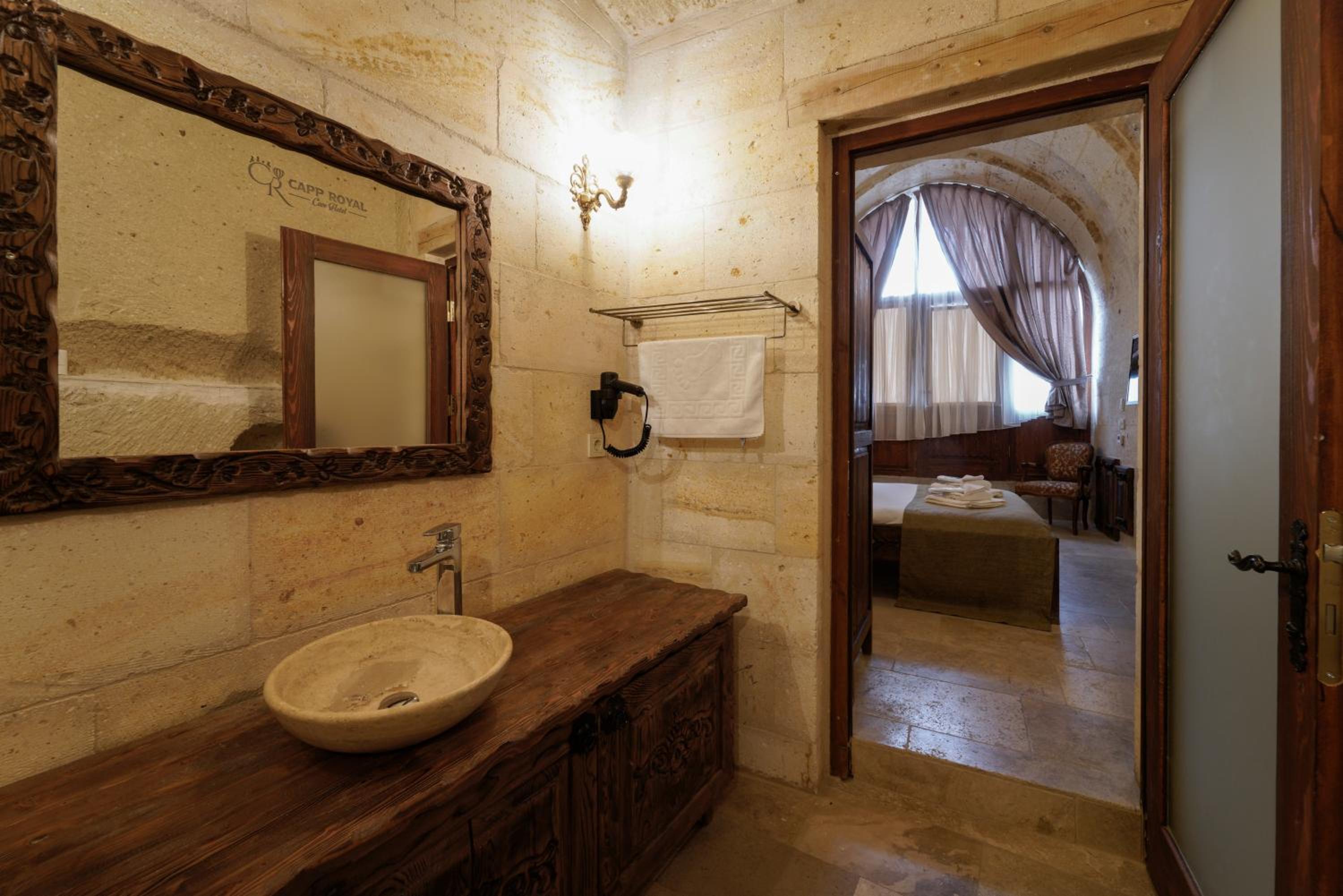 Standard Double Room - Photo 9