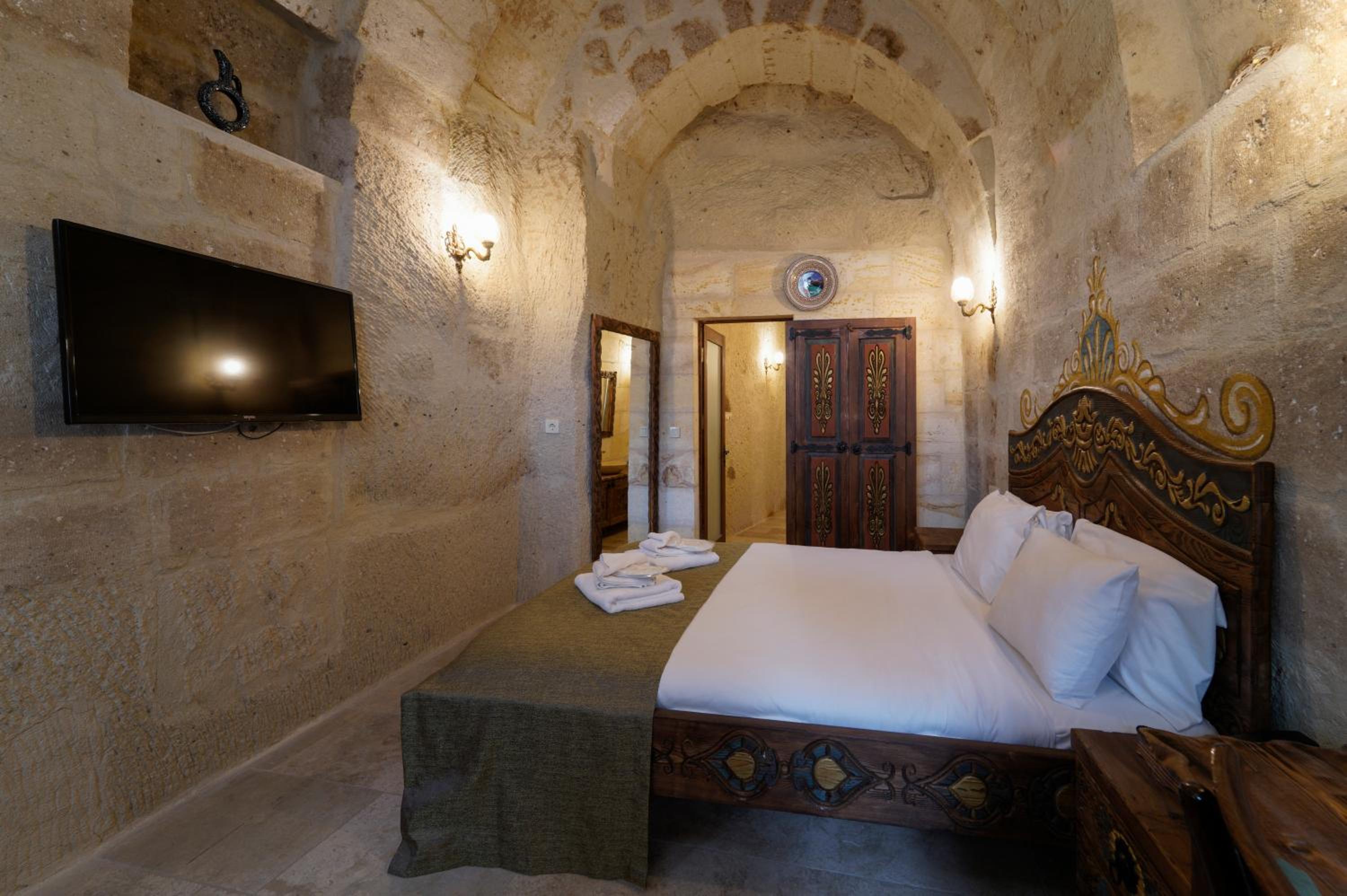 Standard Double Room - Photo 11