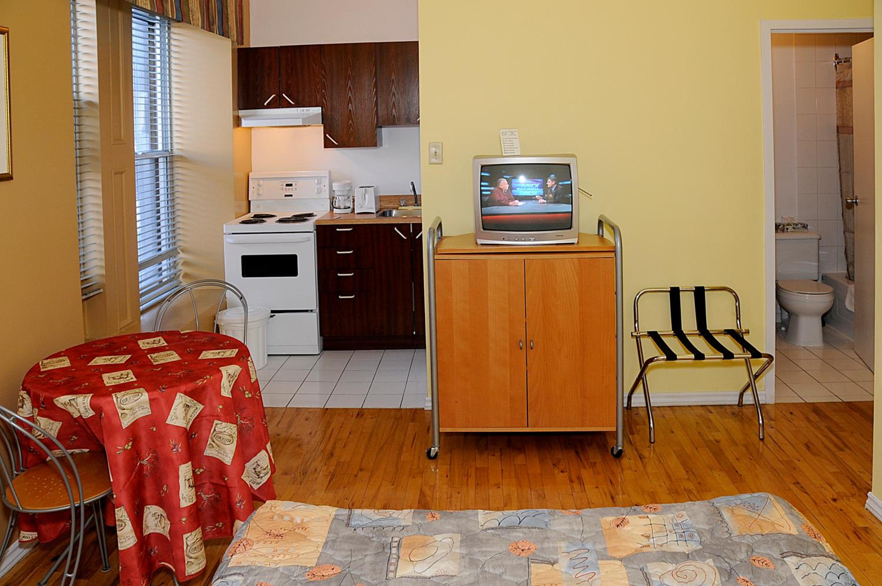 One Double Bed Studio - Photo 3