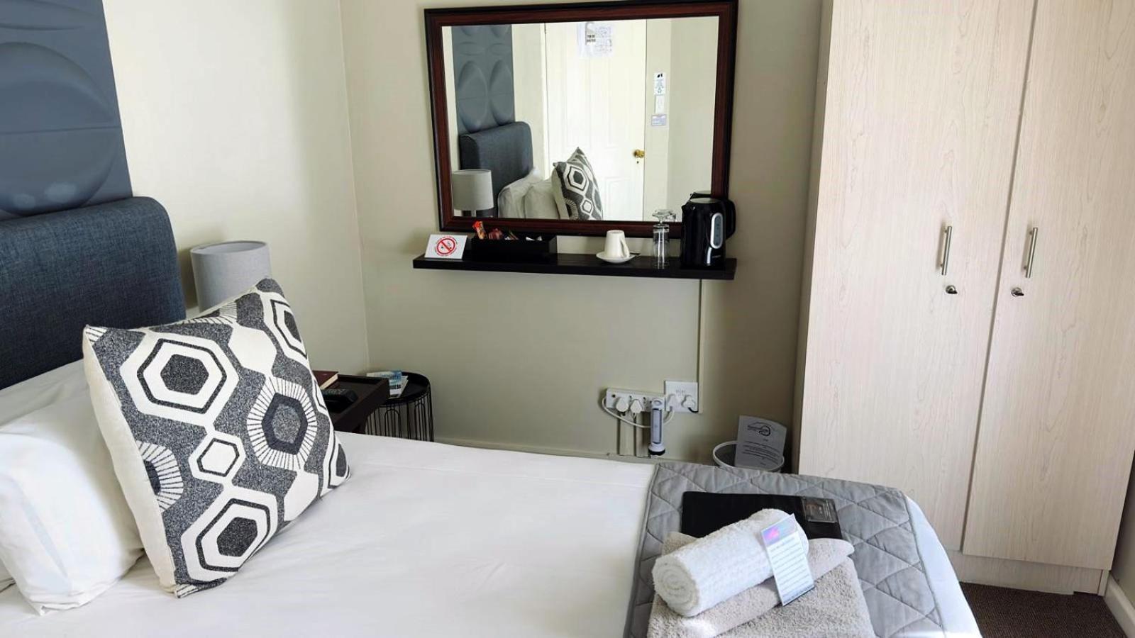 Single Room photo 3