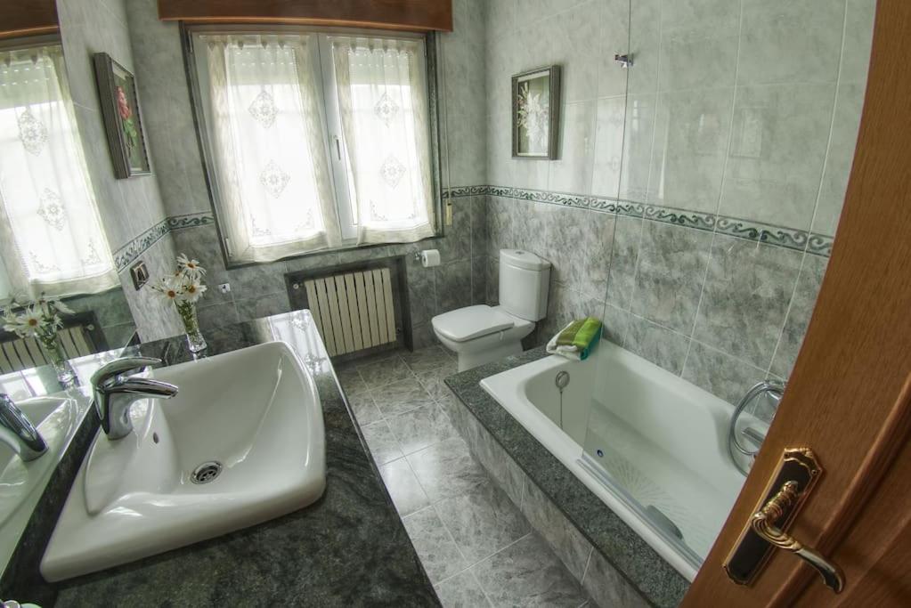 Four-Bedroom House photo 2