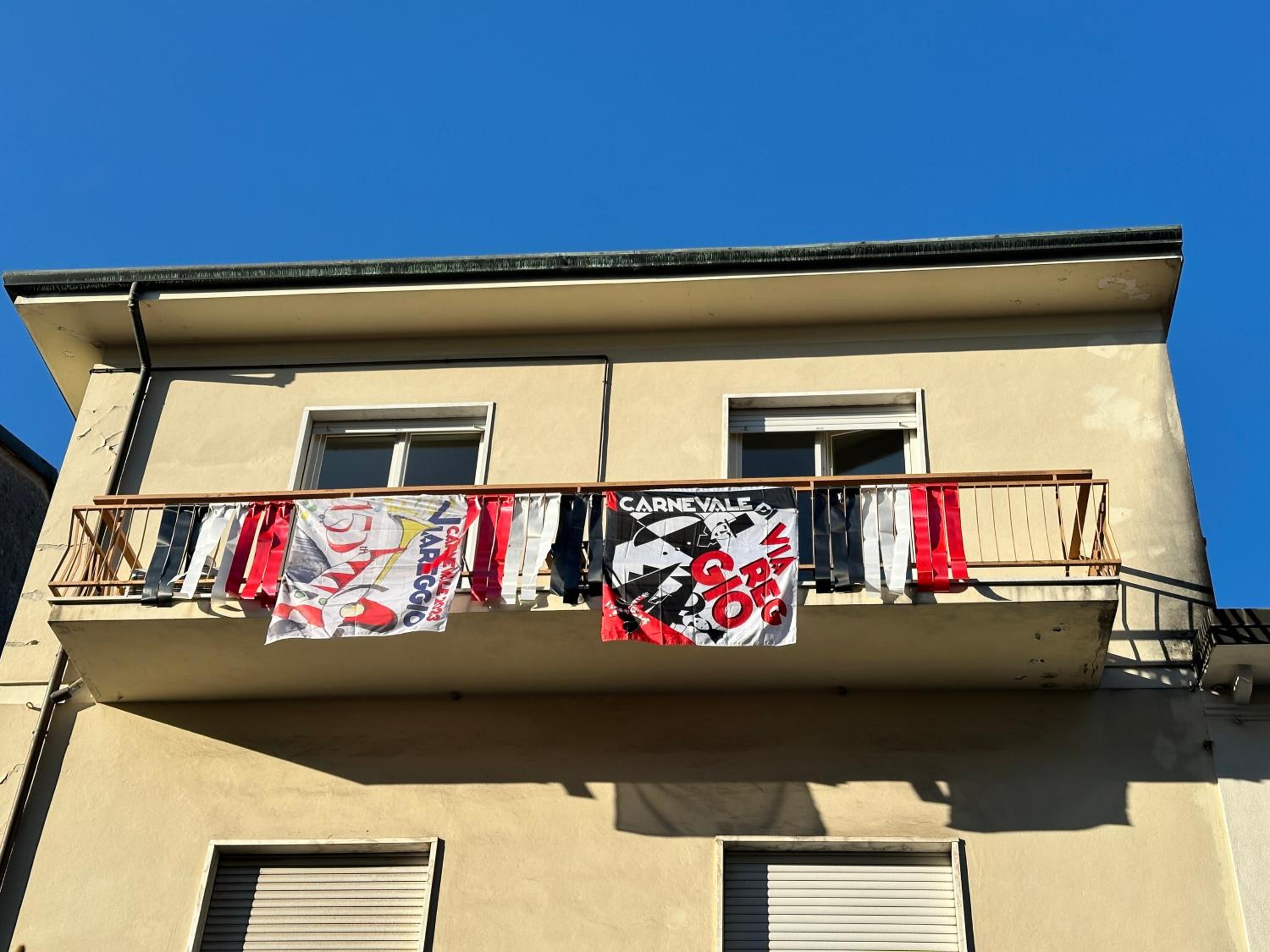 Apartment with Balcony - Photo 6