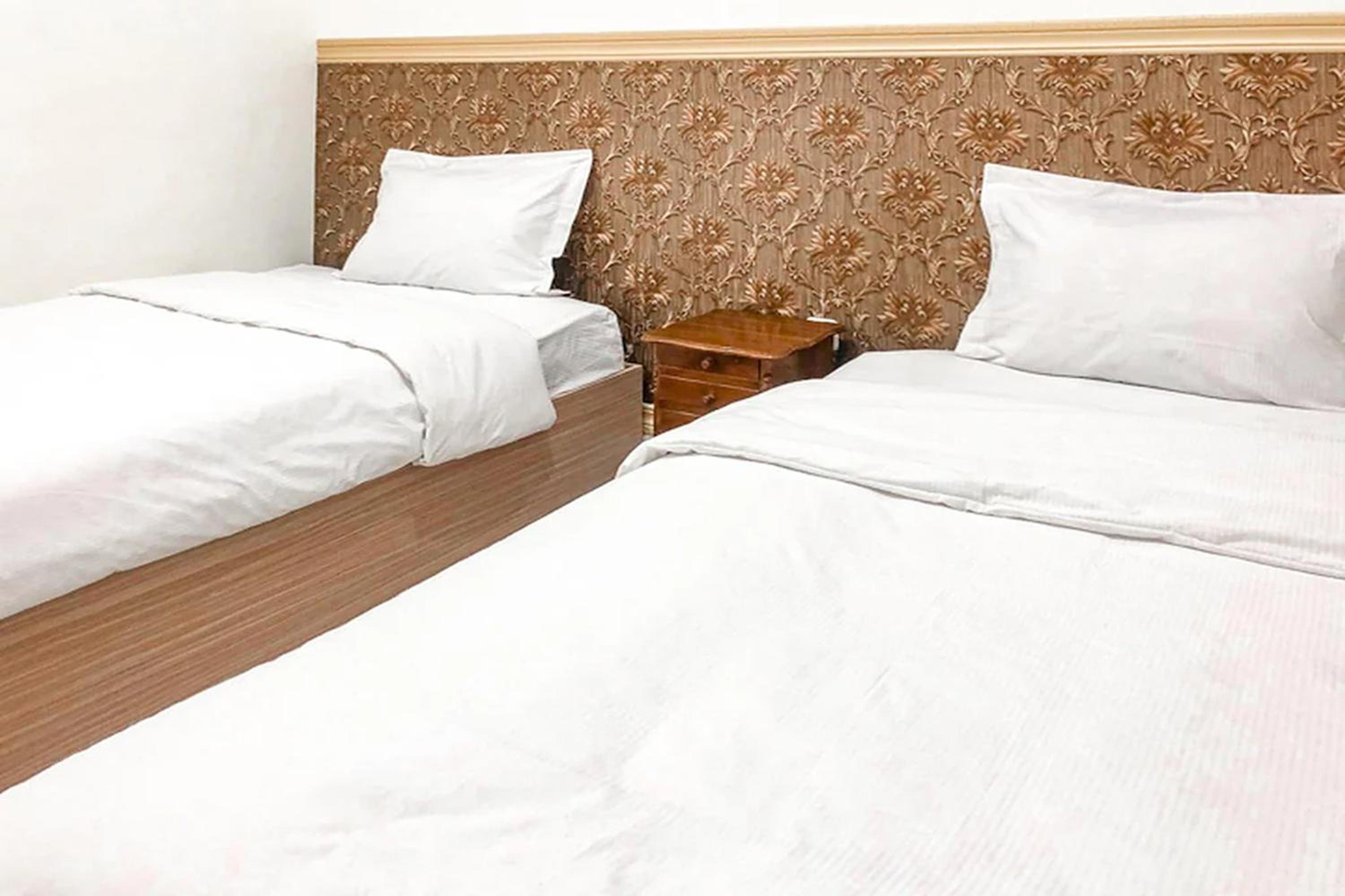 Twin Room - Photo 10
