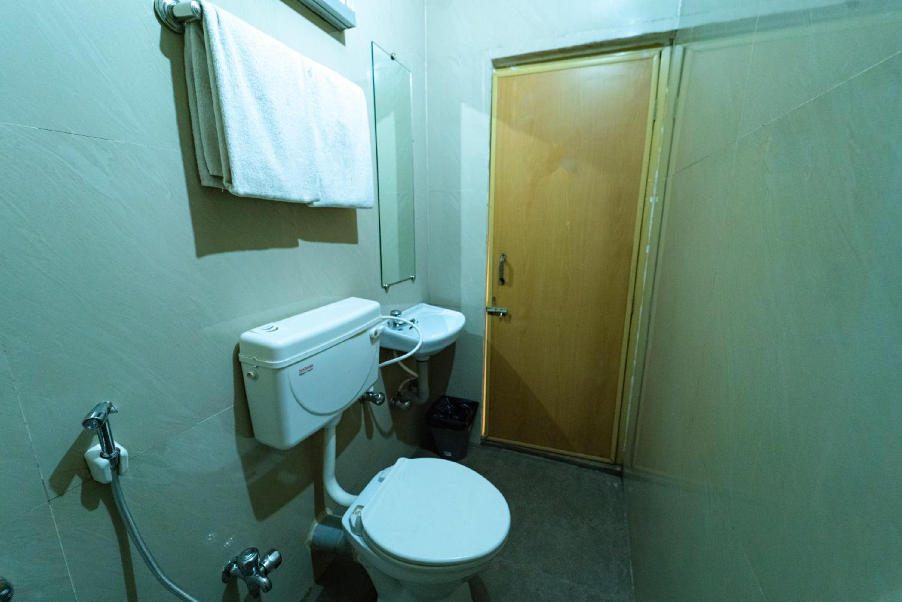 Budget Double Room - Photo 4
