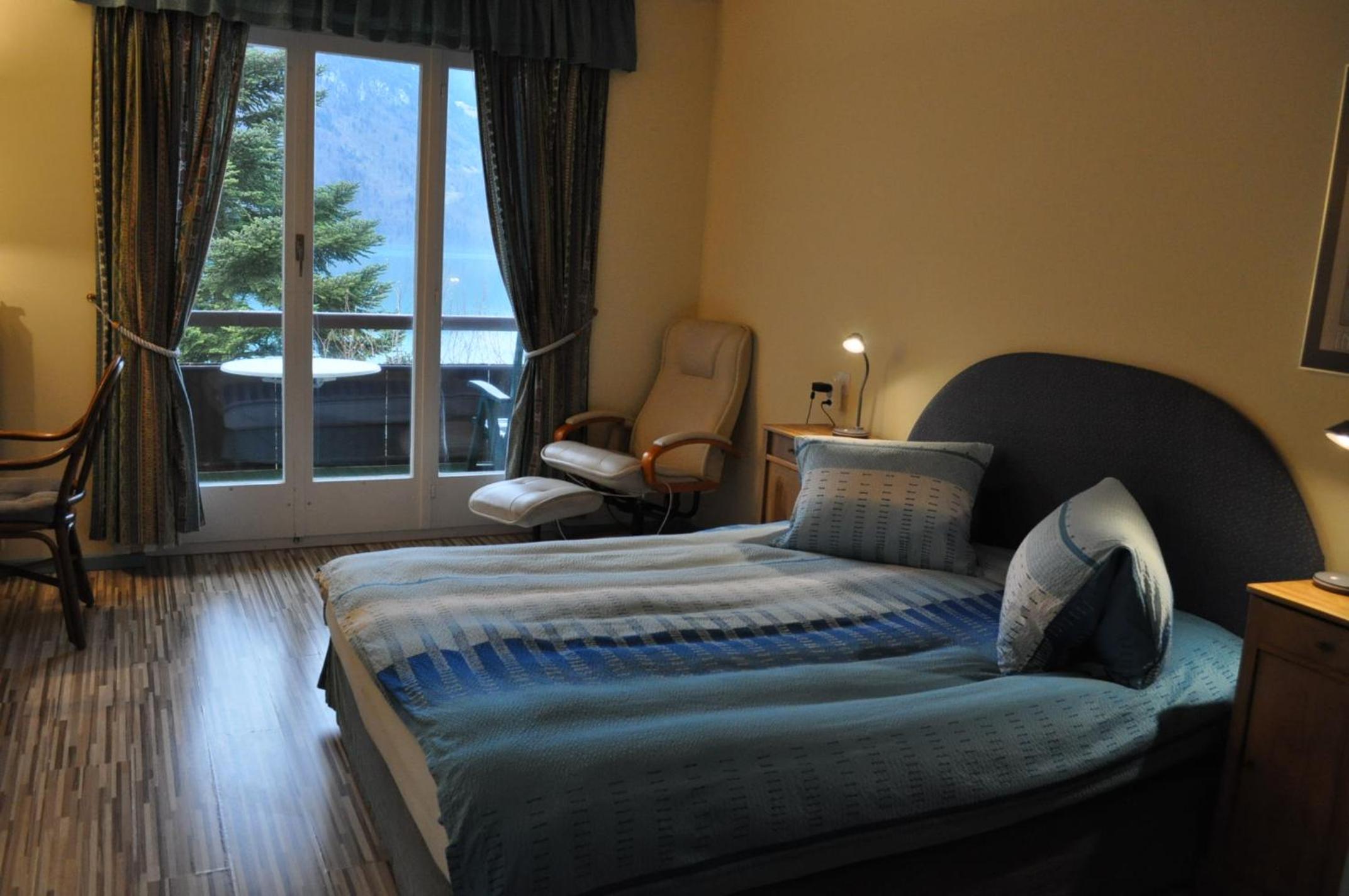 Double Room with Private Bathroom, Balcony and Lake View - Photo 1