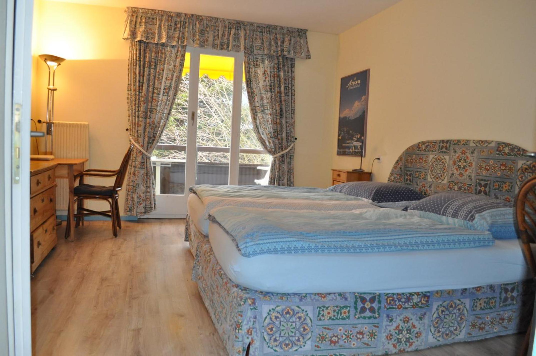 Double Room with Private Bathroom, Balcony and Lake View - Photo 3