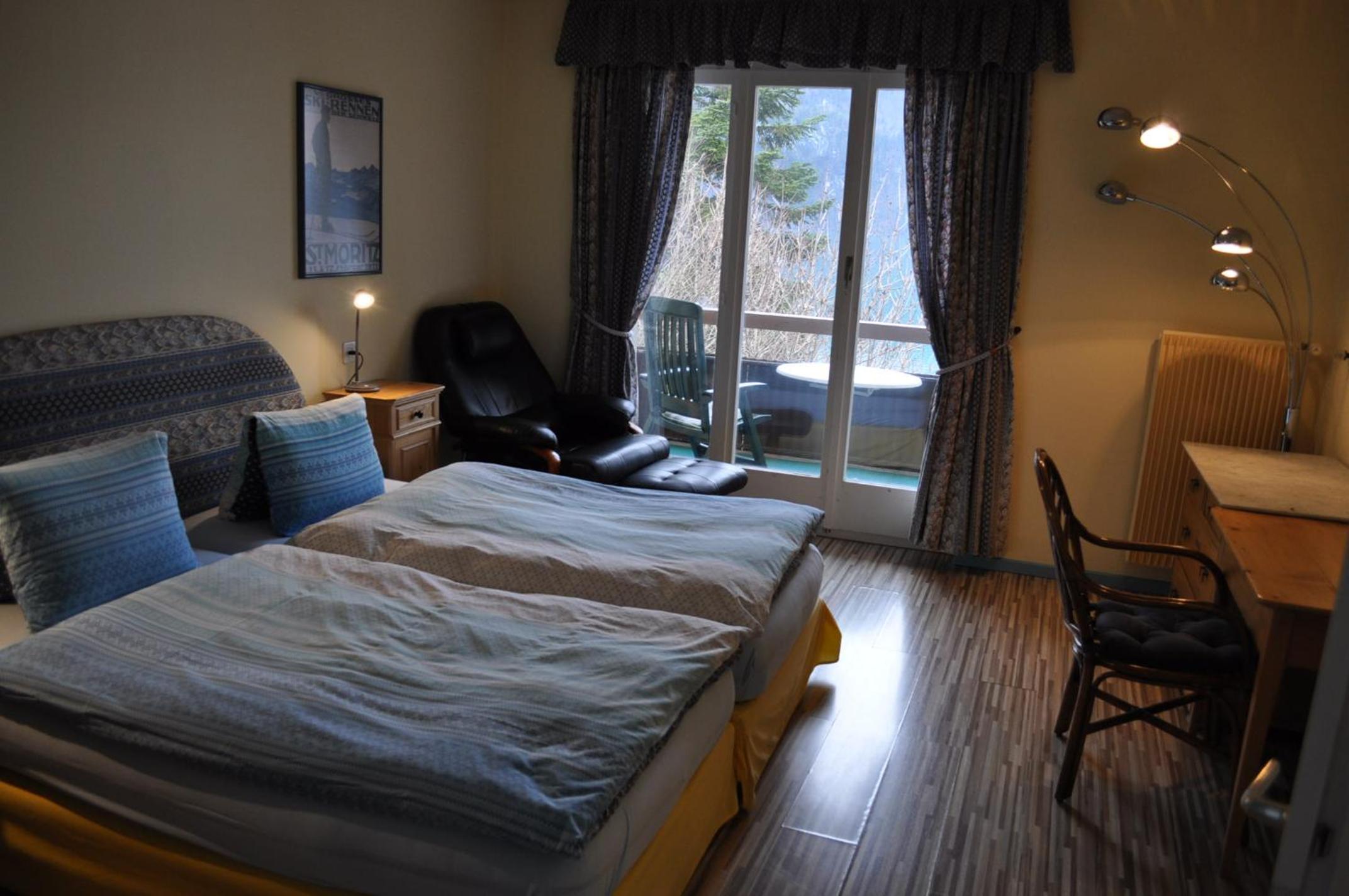 Double Room with Private Bathroom, Balcony and Lake View - Photo 4