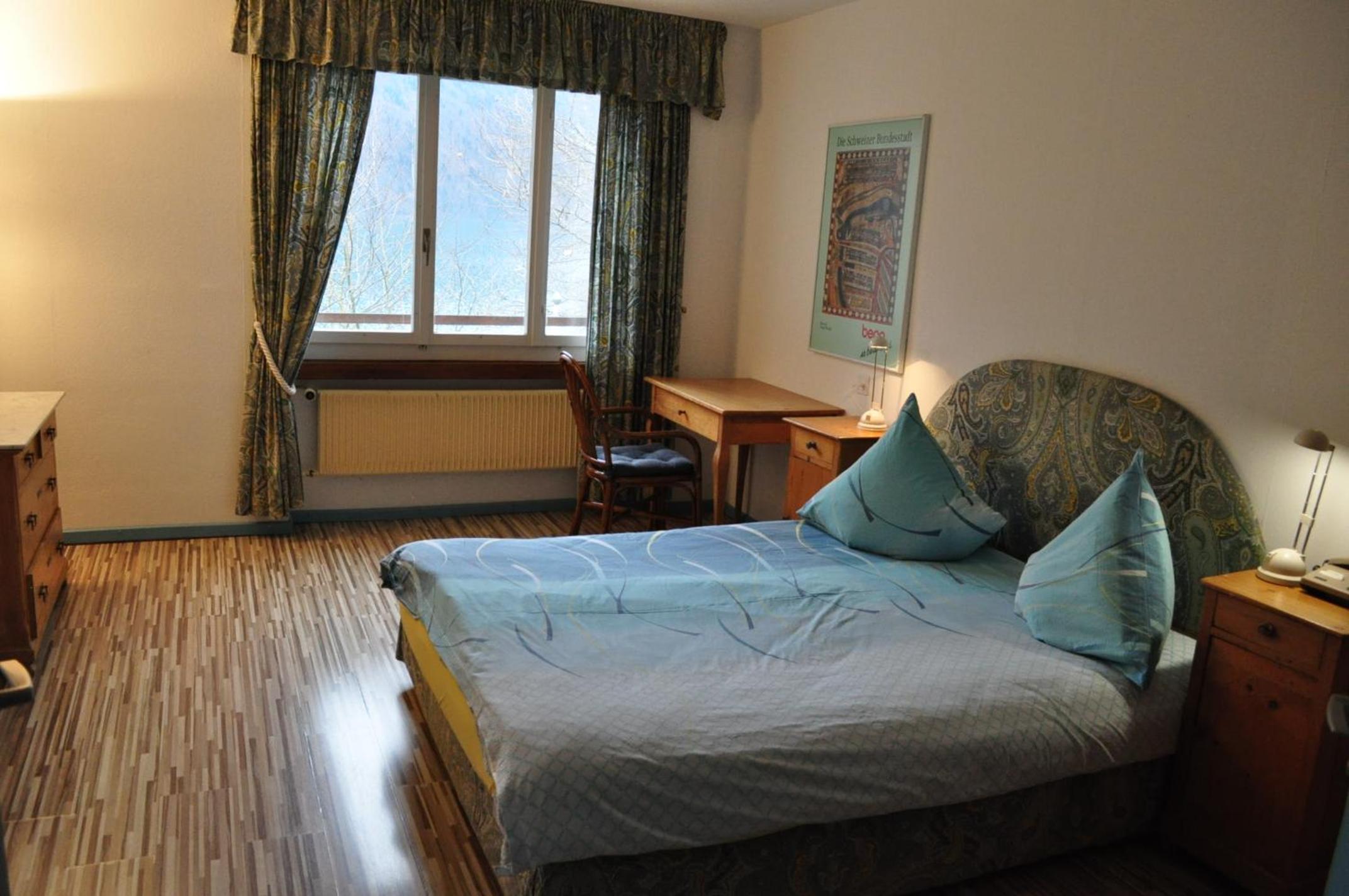 Double Room with Private Bathroom and Lake View - Photo 2