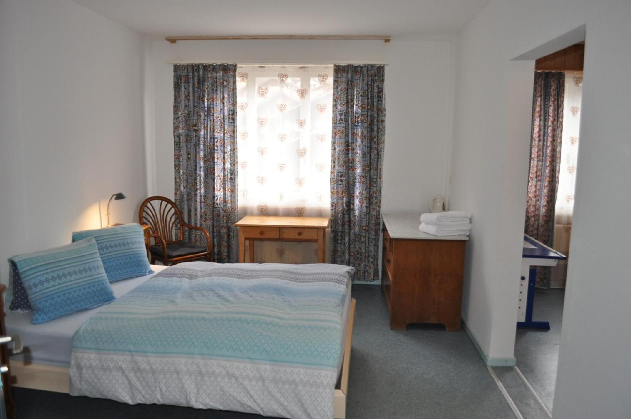 Family Room with Shared Bathroom and Mountain View photo 1