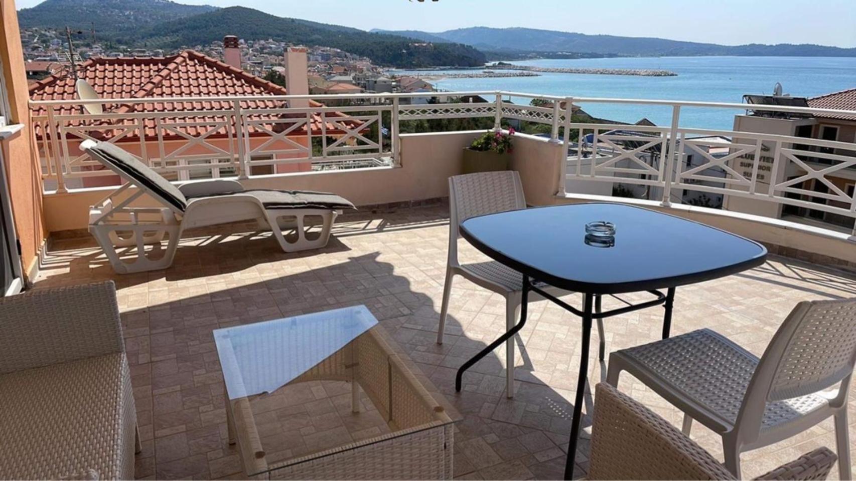 One-Bedroom Apartment with Sea View and Terrace photo 2