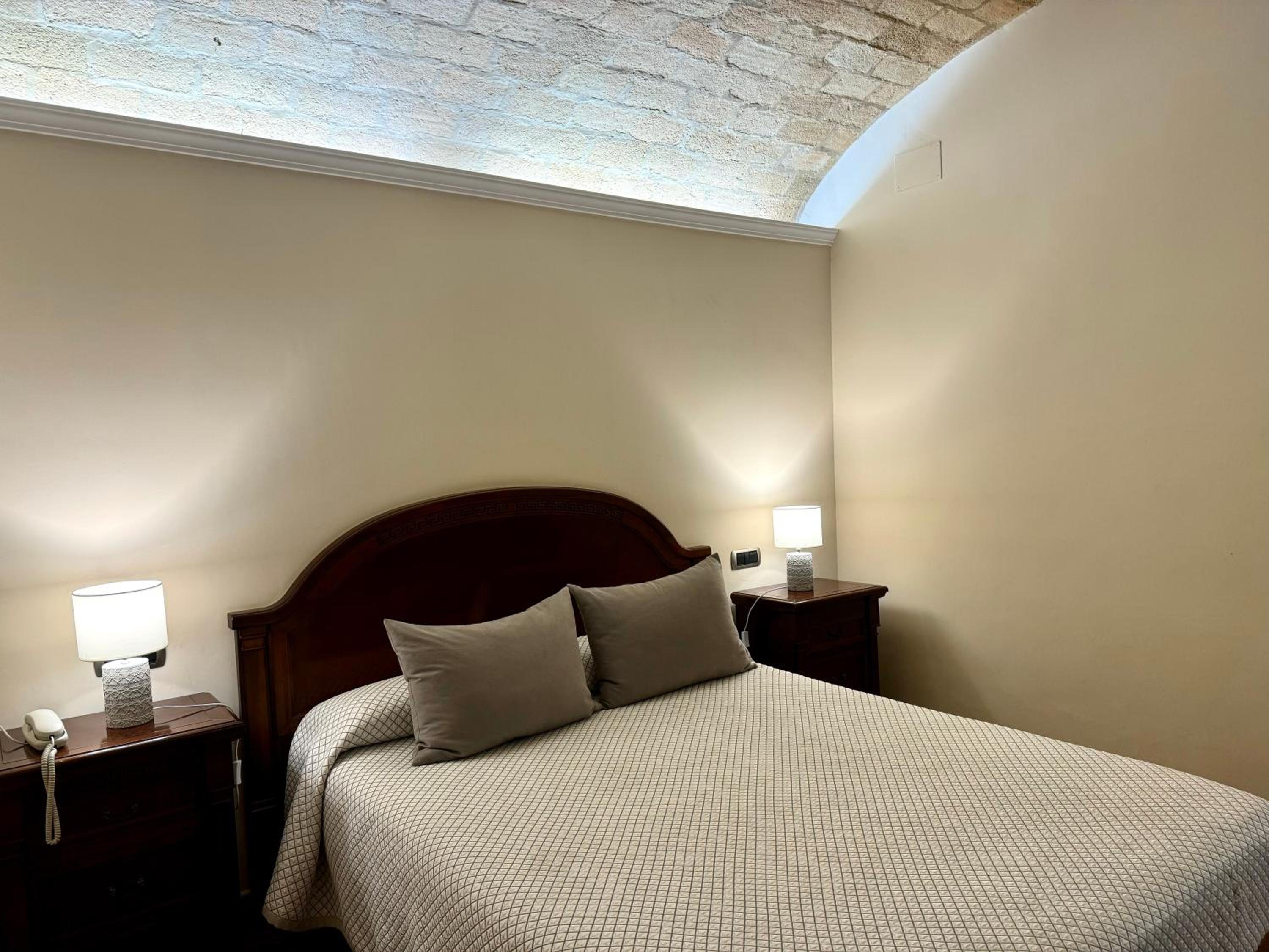 Double Room thumbnail 5
