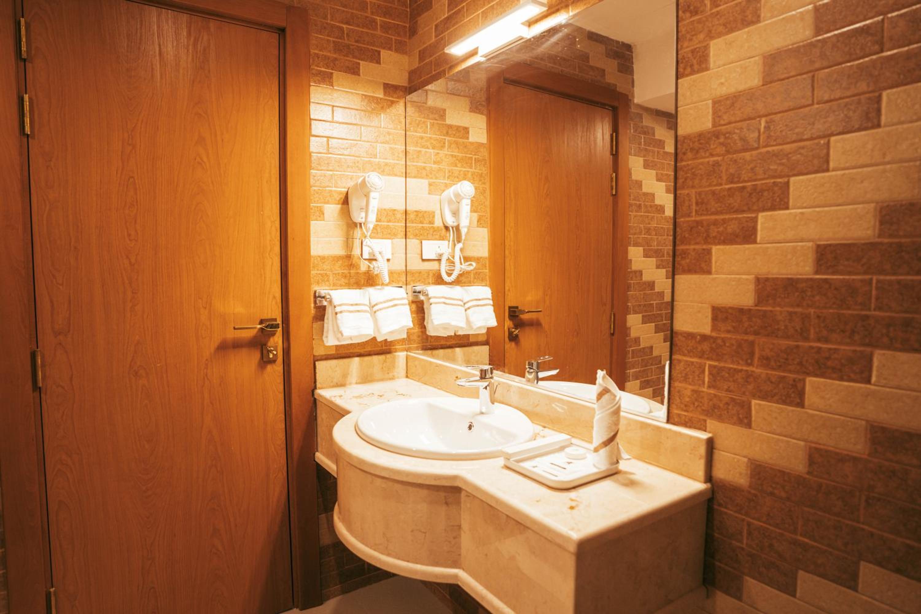 Standard Twin Room - Photo 1