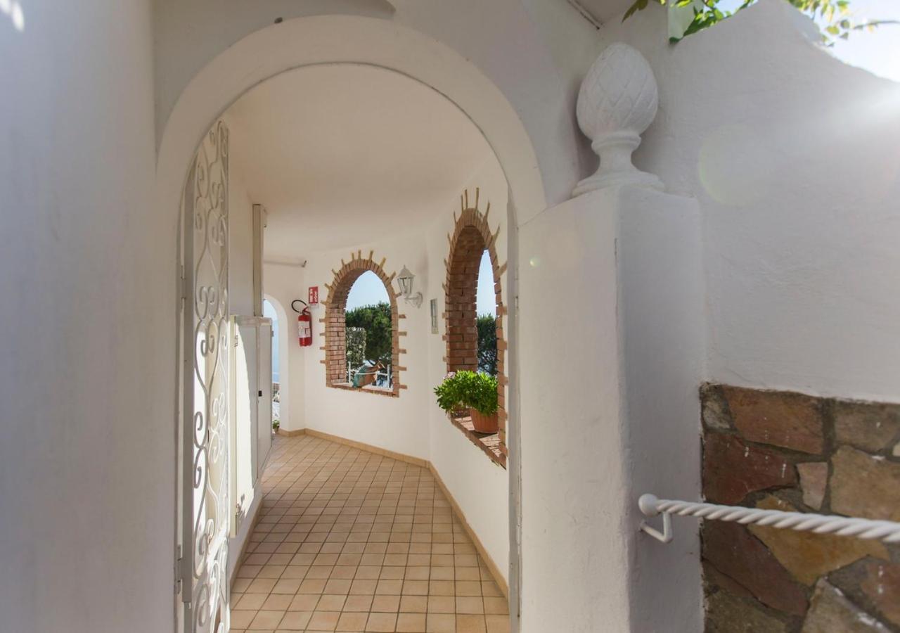 Studio with Balcony and Sea View (3 Adults) - Photo 9