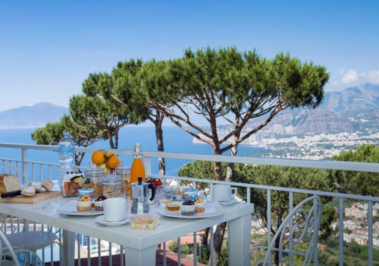 Studio with Balcony and Sea View (3 Adults) - Photo 5
