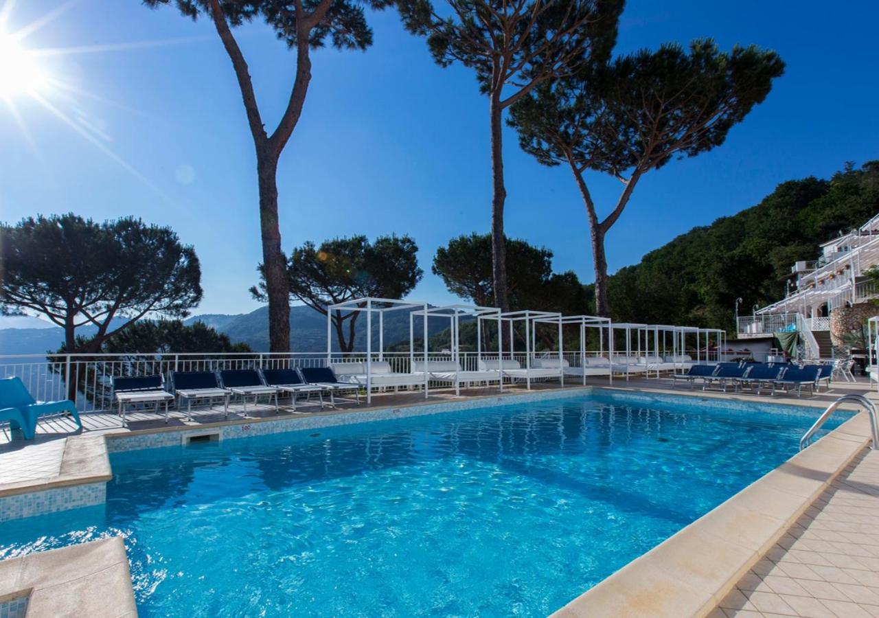 Studio with Balcony and Sea View (3 Adults) - Photo 15